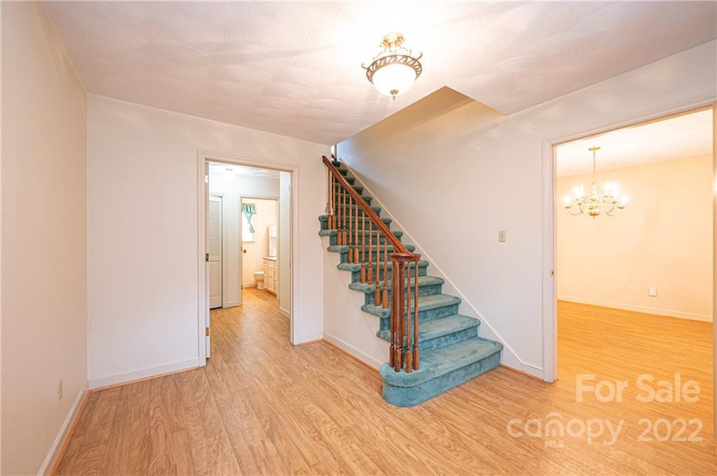 Property image 3 of 1535 Knightbridge Drive in Nottingham Estates, Newton, NC 28658