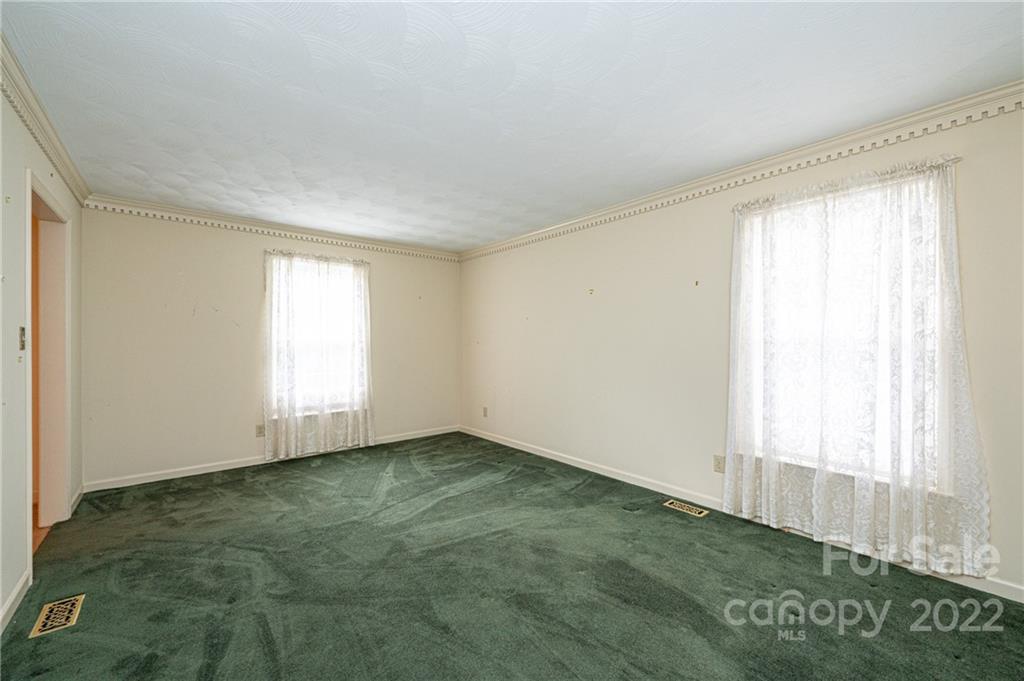 Property image 5 of 1535 Knightbridge Drive in Nottingham Estates, Newton, NC 28658