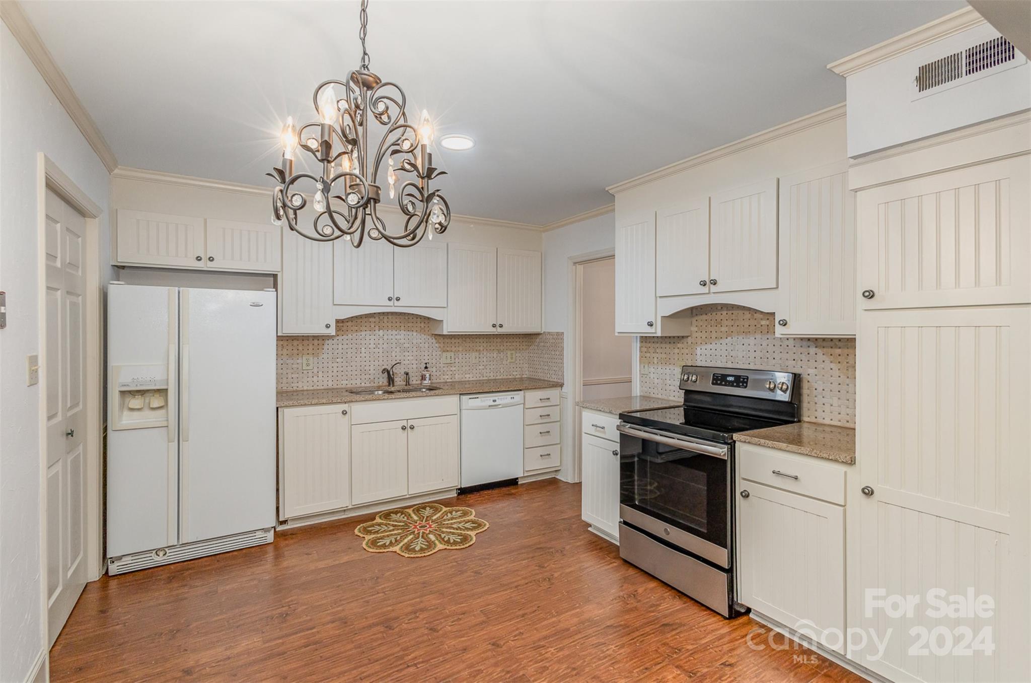 Property image 2 of 6837 Dumbarton Drive in Olde Georgetowne, Charlotte, NC 28210