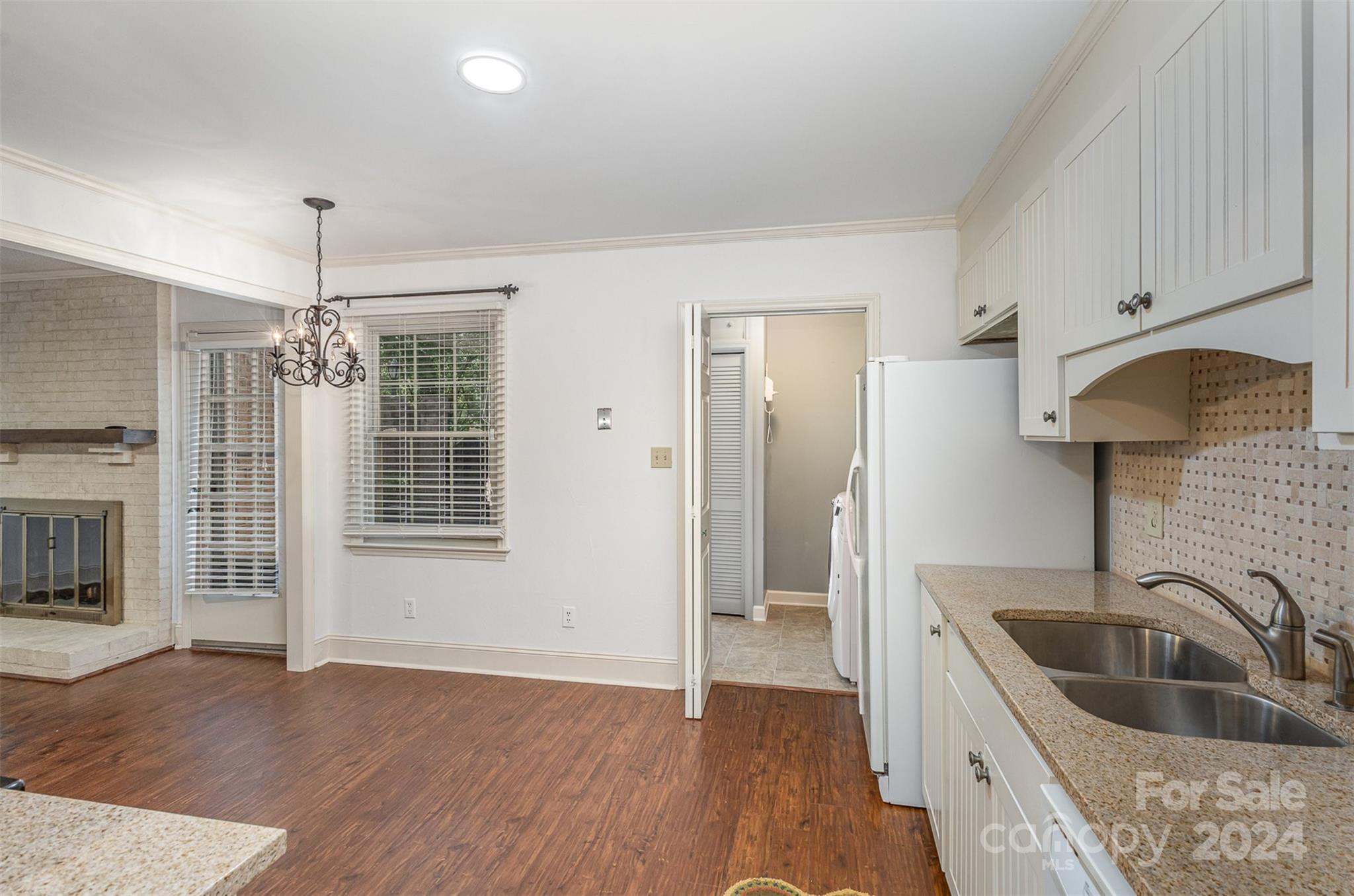 Property image 5 of 6837 Dumbarton Drive in Olde Georgetowne, Charlotte, NC 28210