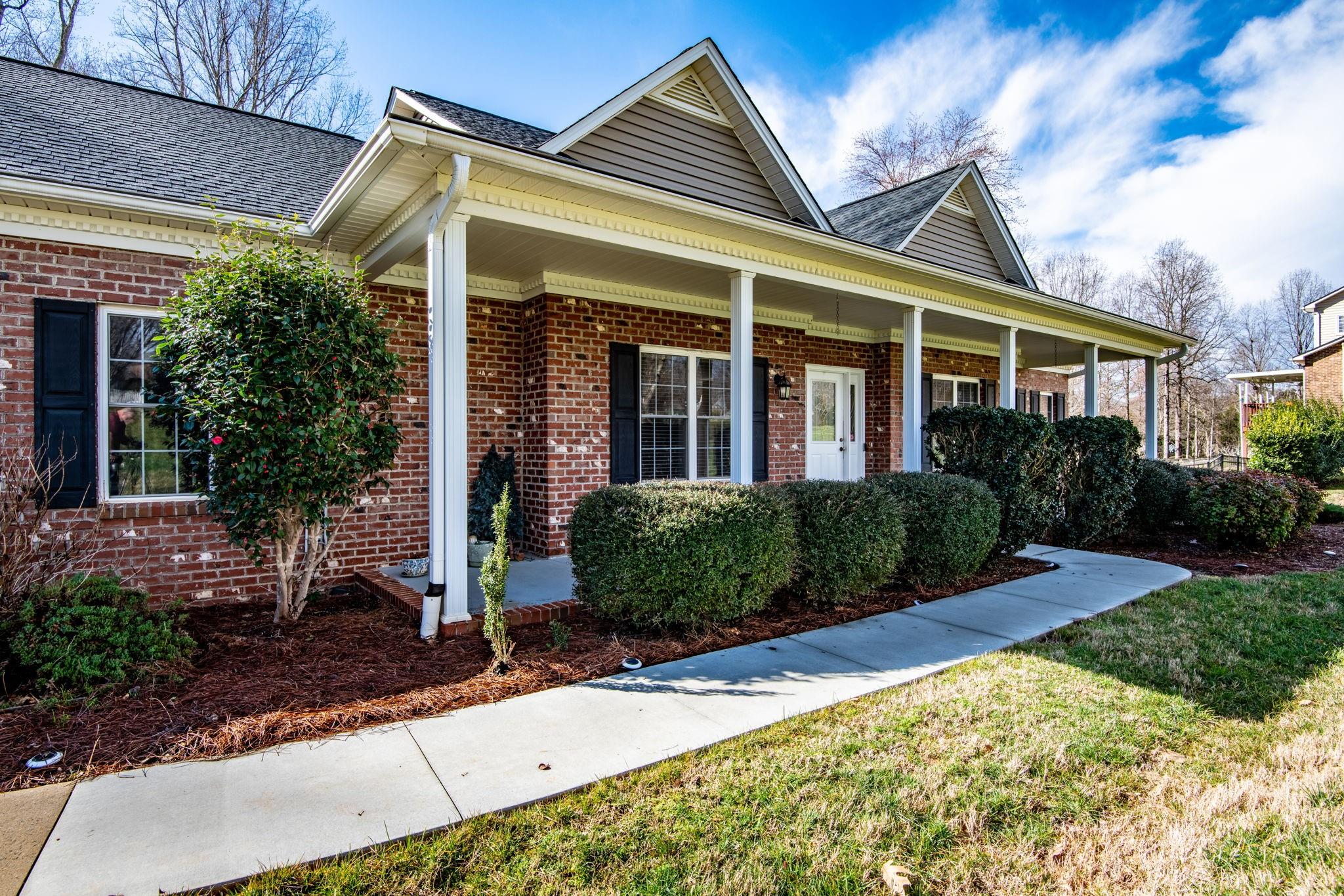 Property image 3 of 2636 Touchstone Circle in Walnut Creek, Newton, NC 28658