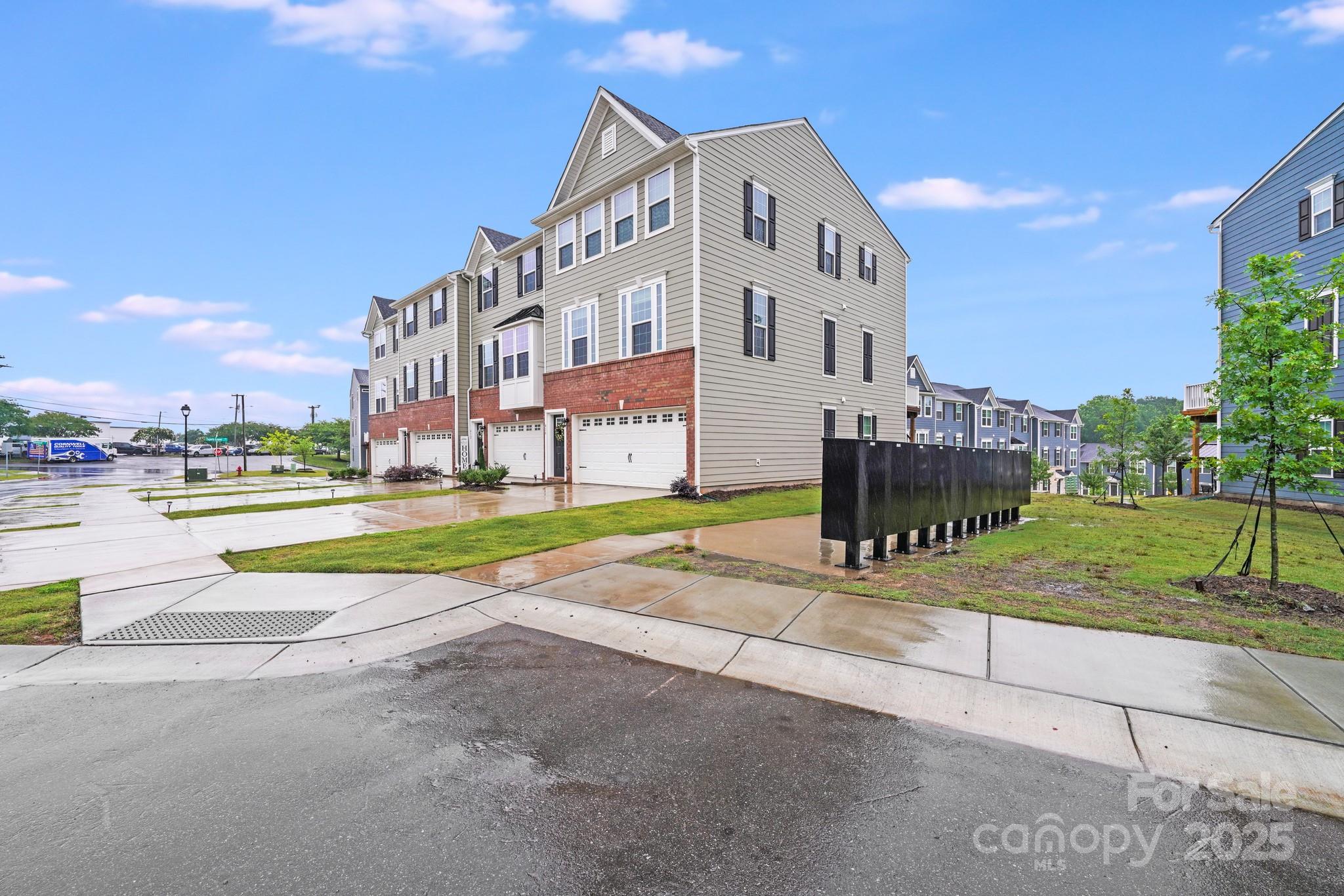 Property image 2 of 416 Moondance Drive in TUPELO, Gastonia, NC 28054