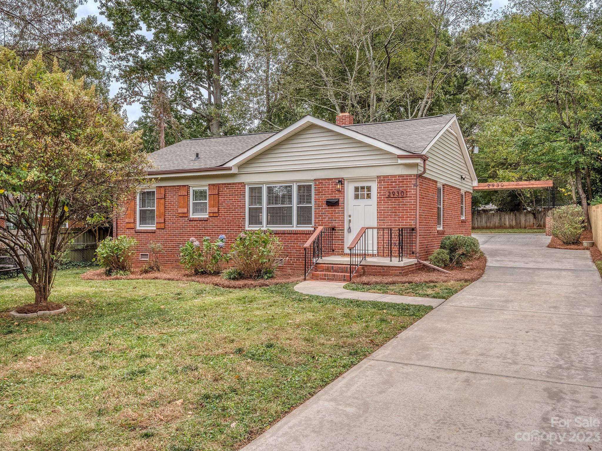 Property image 2 of 2930 Wicklow Place in Markham Village, Charlotte, NC 28205