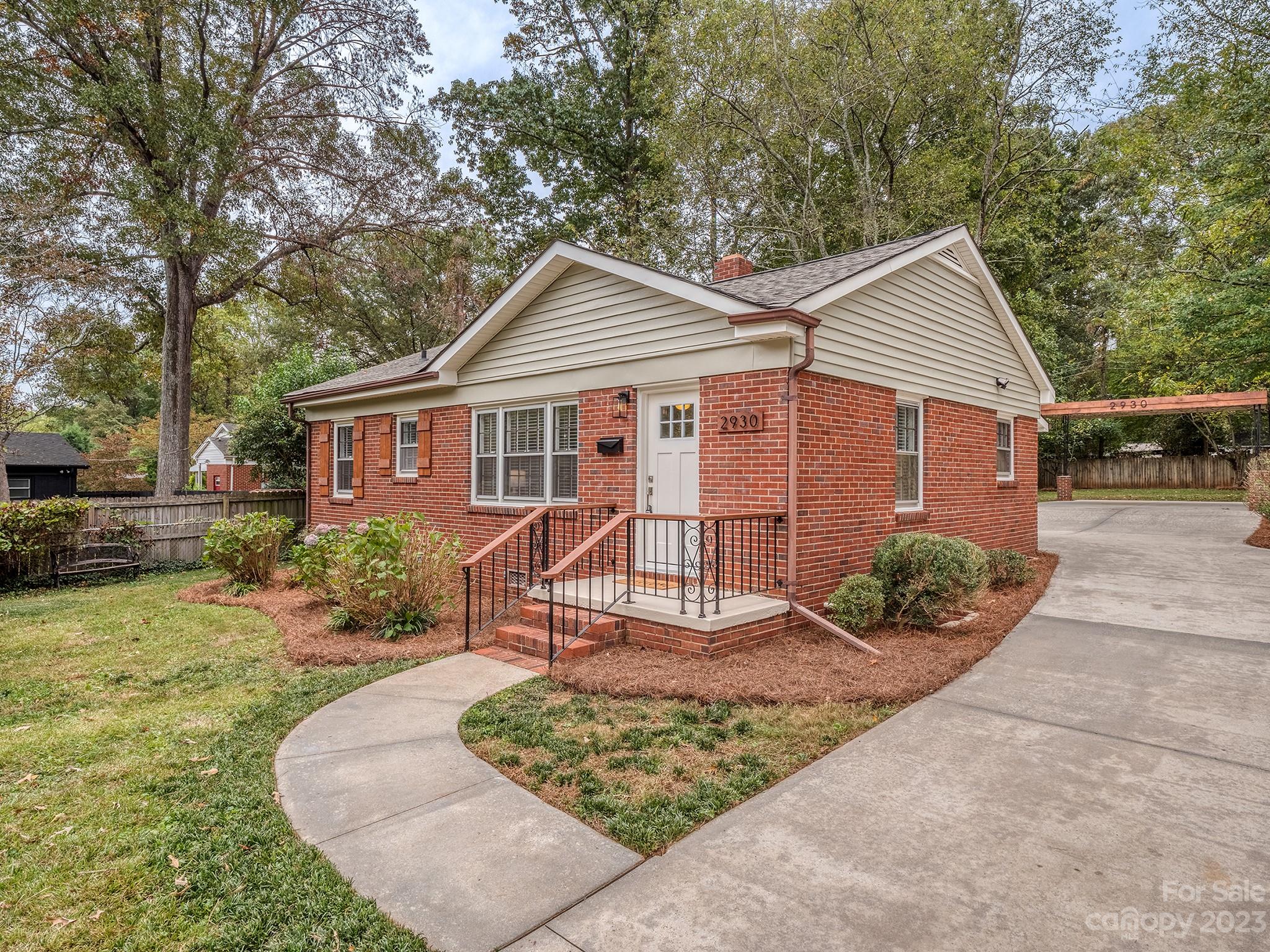 Property image 3 of 2930 Wicklow Place in Markham Village, Charlotte, NC 28205