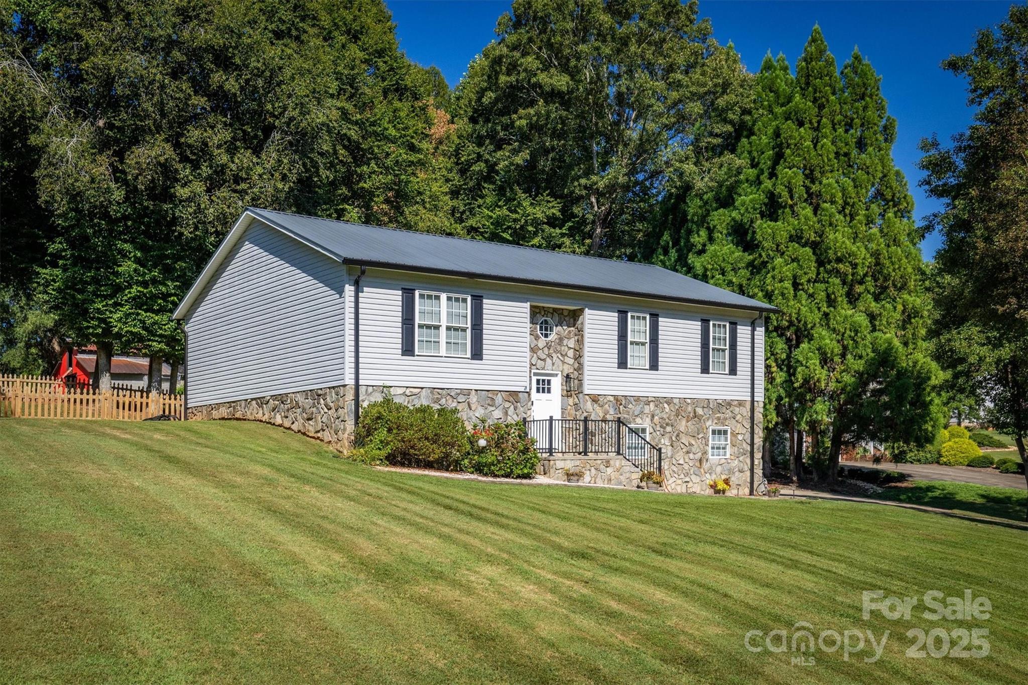 Property image 2 of 3781 Serenity Drive in Melrose Place, Hickory, NC 28602