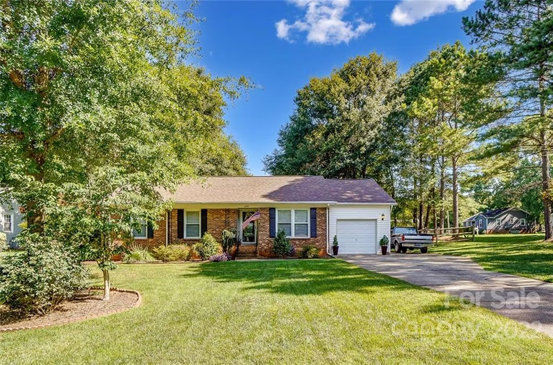 2418 Live Oak Court
