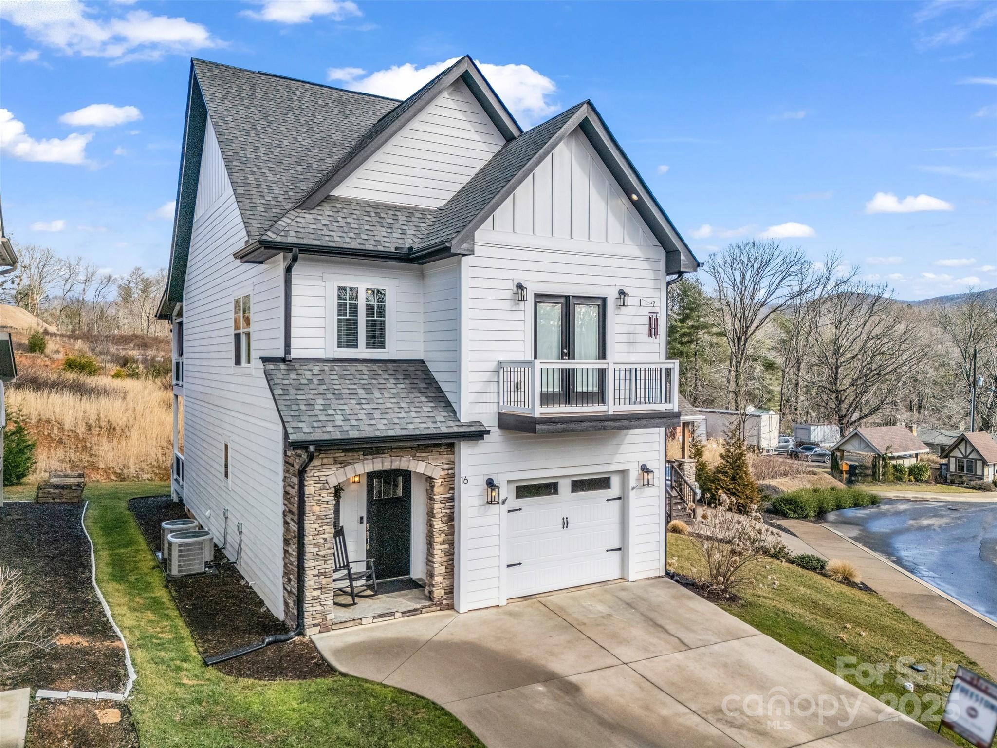 Property image 2 of 16 Tudor Way in Tudor Croft, Black Mountain, NC 28711