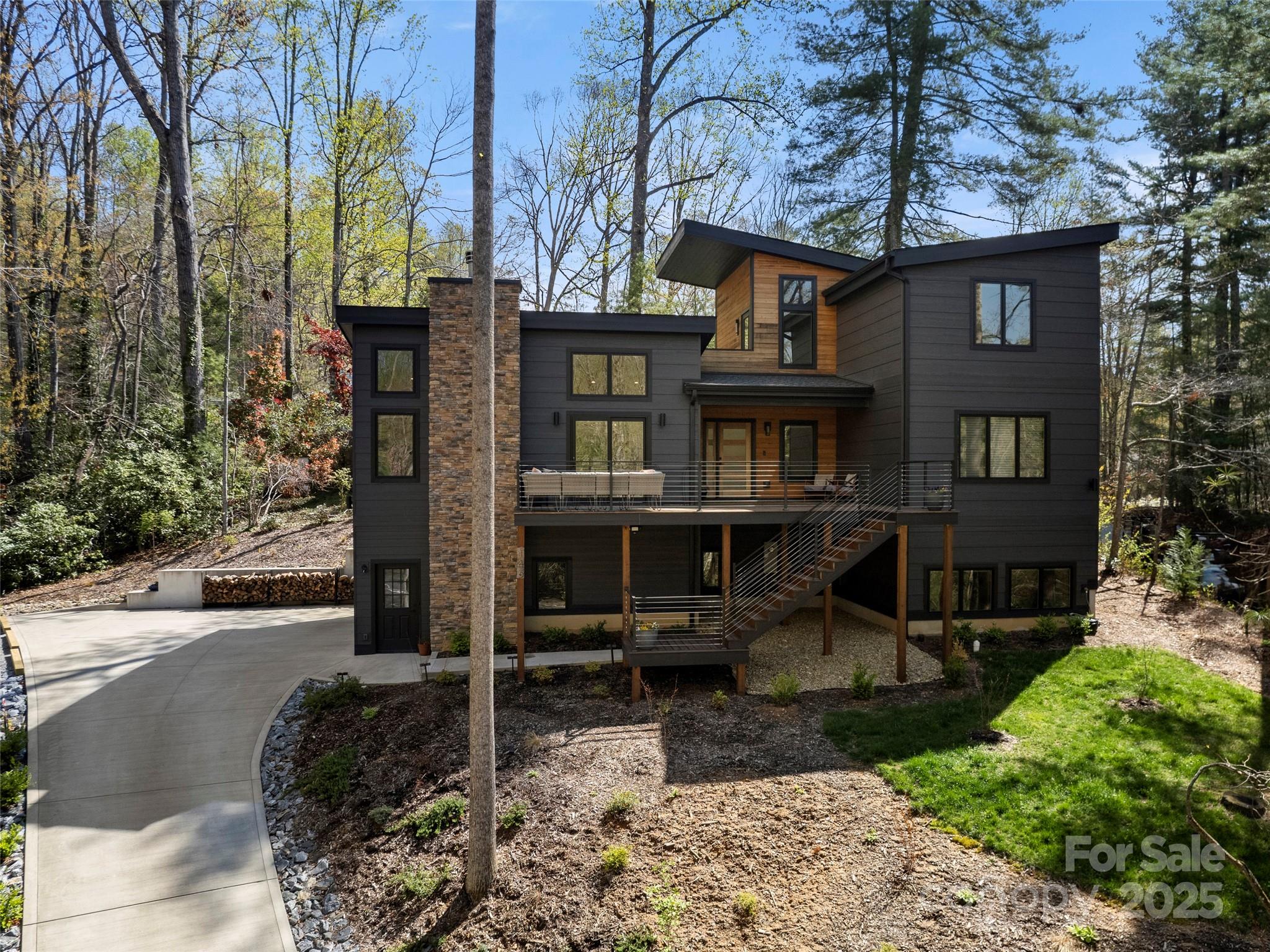 Property image 3 of 146 Timber Creek Road in Timber Creek, Hendersonville, NC 28739