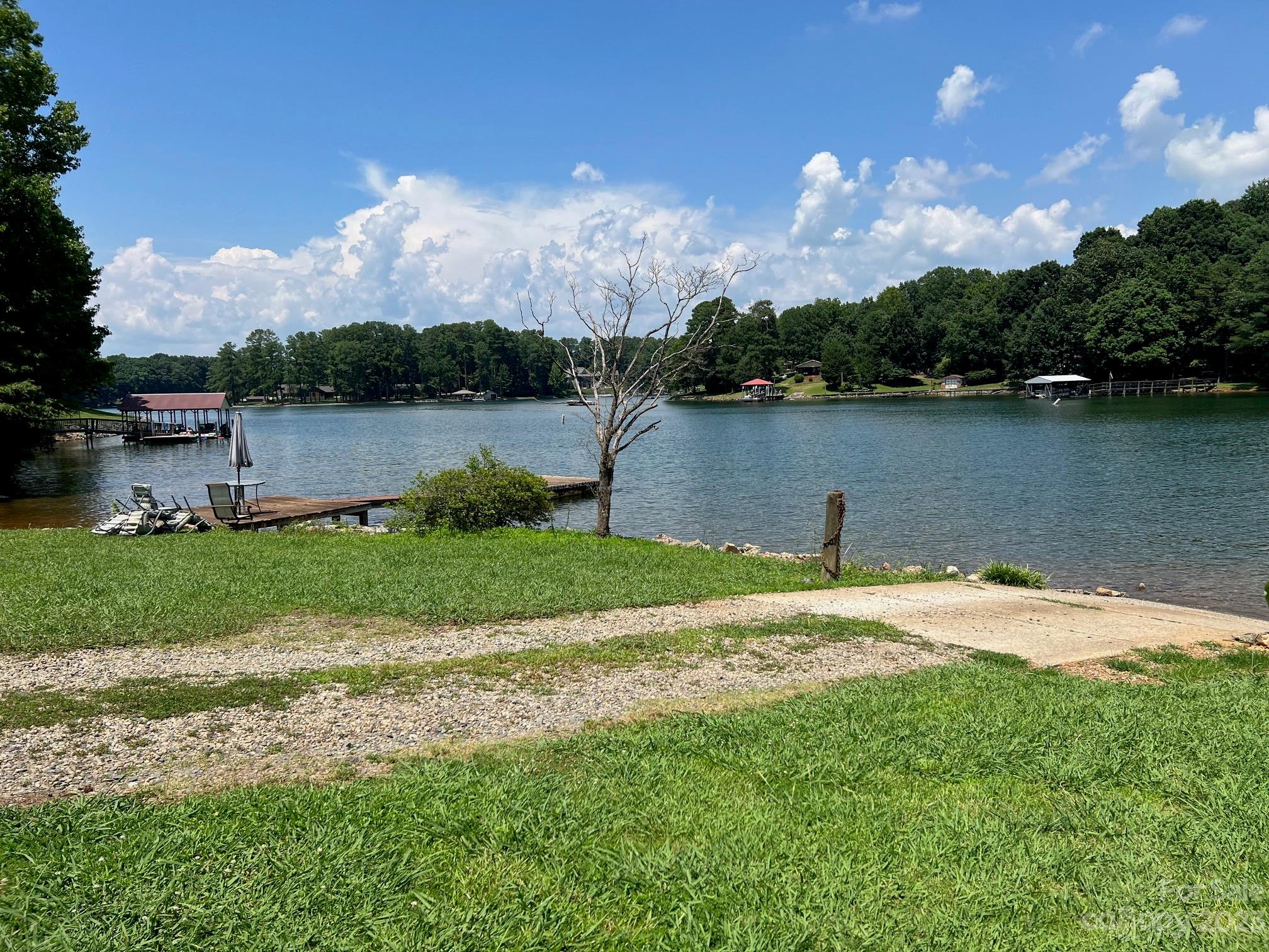 Property image 3 of 125 Riveria Road in Holiday Harbor, Mooresville, NC 28117