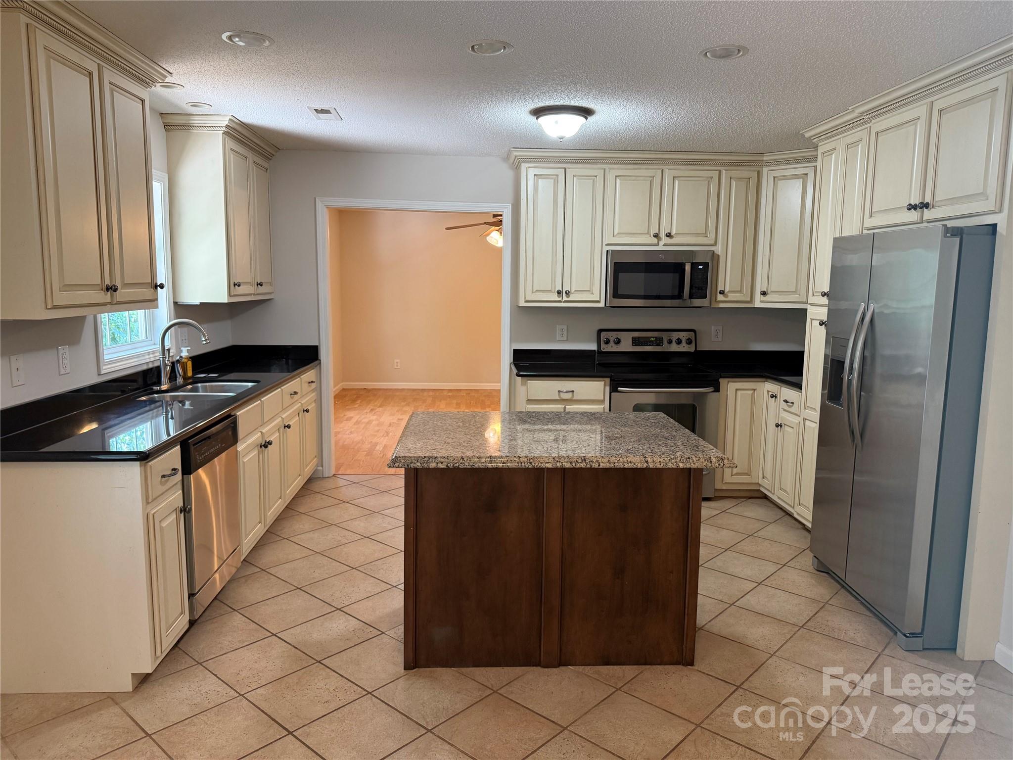 Property image 5 of 6112 Cove View Court in Lakeview Acres, Granite Falls, NC 28630