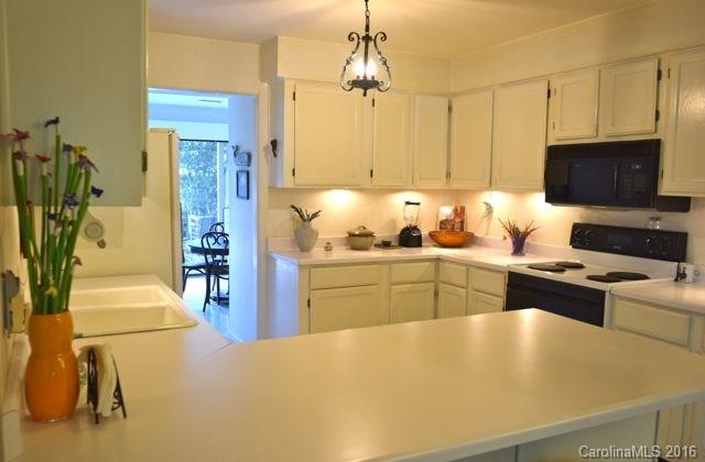 Property image 3 of 10 Lakemoor Lane in Lakemoor Village, Hendersonville, NC 28739