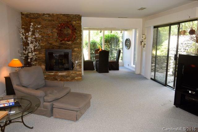 Property image 4 of 10 Lakemoor Lane in Lakemoor Village, Hendersonville, NC 28739