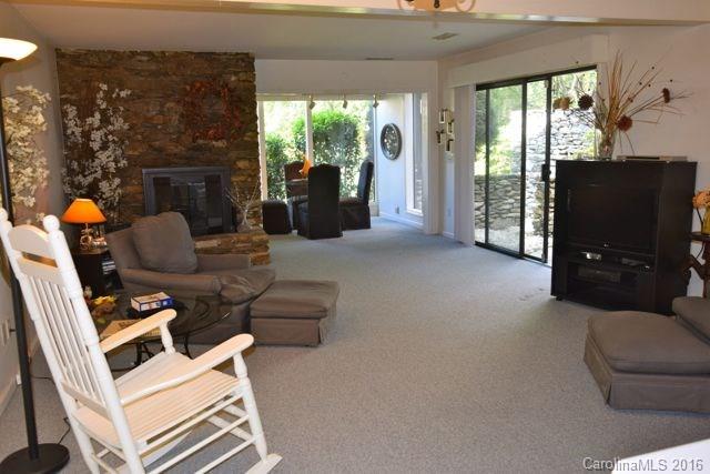 Property image 5 of 10 Lakemoor Lane in Lakemoor Village, Hendersonville, NC 28739