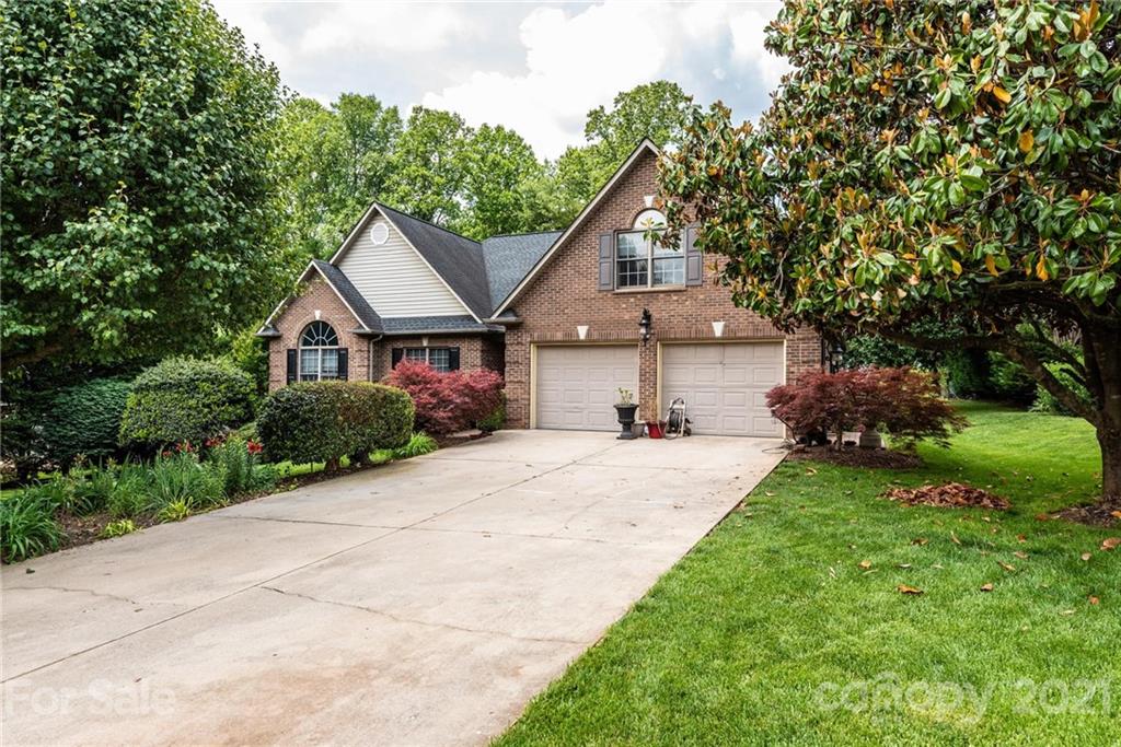Property image 3 of 1085 Merrywood Drive in Walnut Creek, Newton, NC 28658
