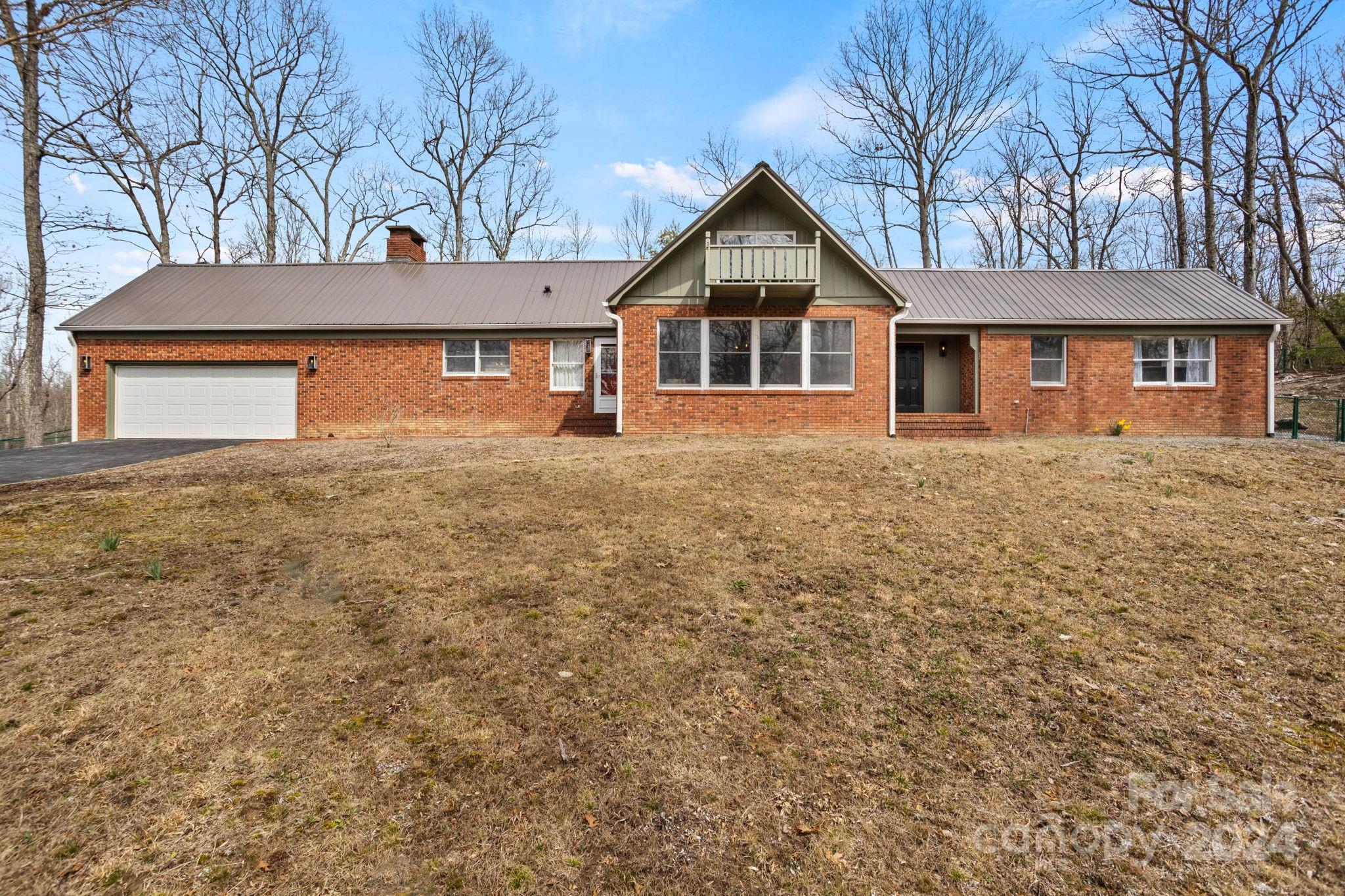 Property image 2 of 118 Underwood Drive in Jeter Mtn Terrace, Hendersonville, NC 28739