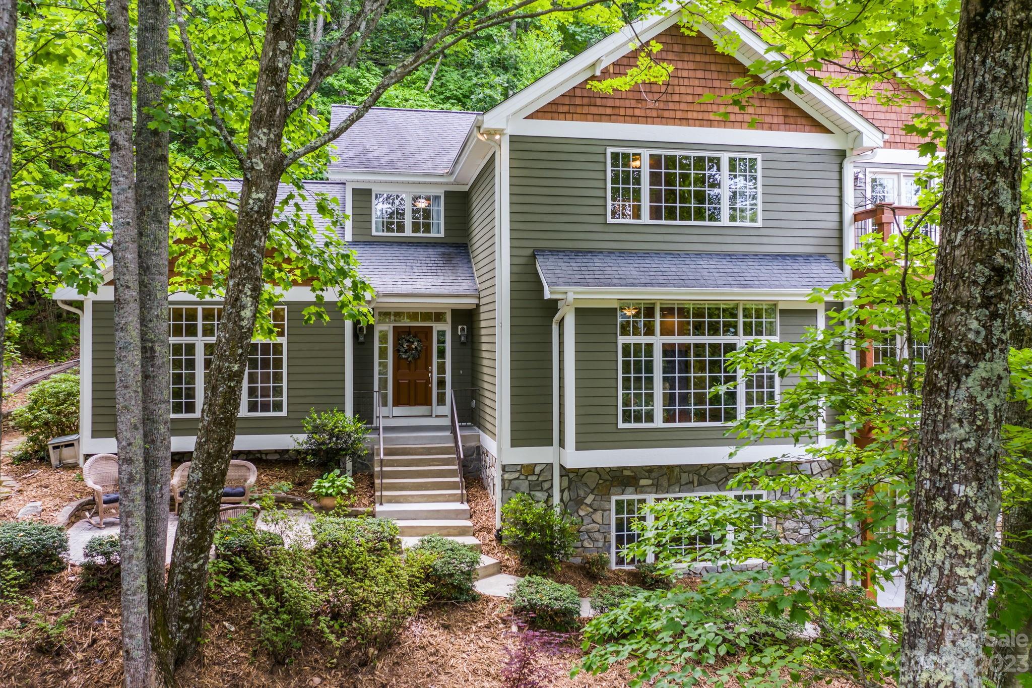 Property image 2 of 19 Hearthstone Drive in Poplar Ridge, Asheville, NC 28803