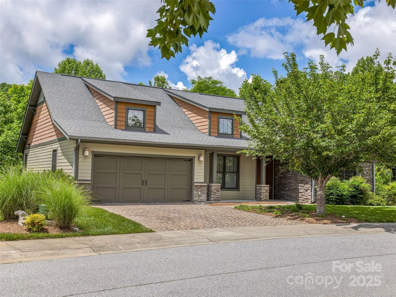 Hawks Ridge, Hendersonville Community