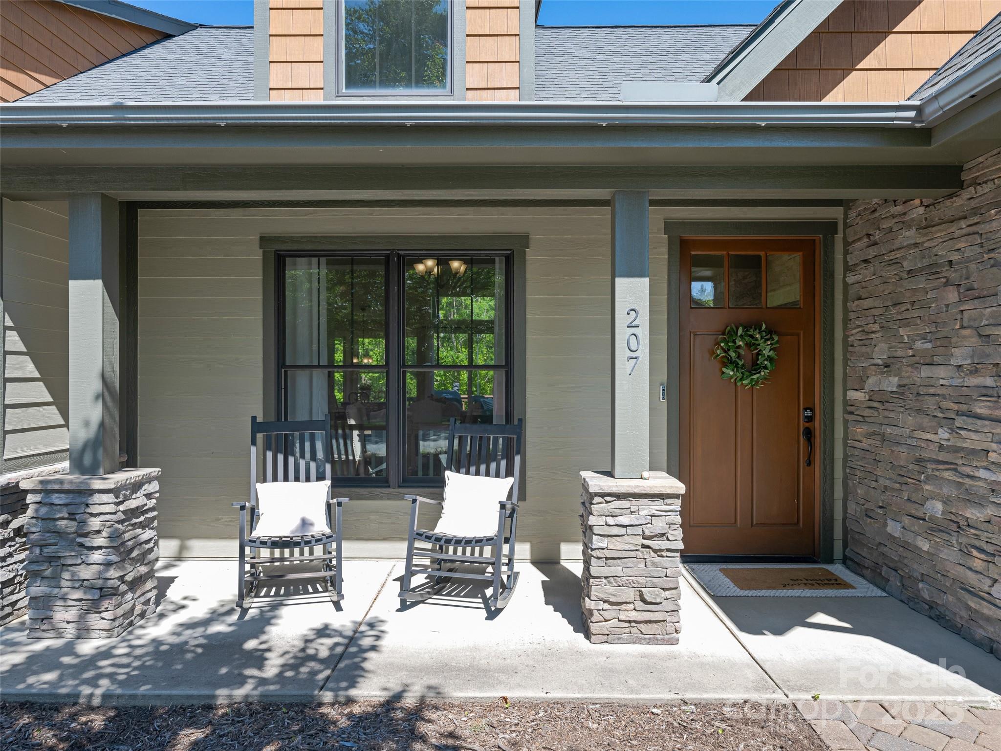 Property image 4 of 207 Hogans View Circle in Hawks Ridge, Hendersonville, NC 28739