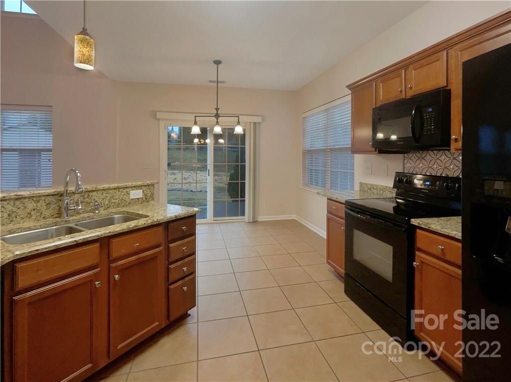 Property image 2 of 409 Courtland Court in manchester place, Kannapolis, NC 28081