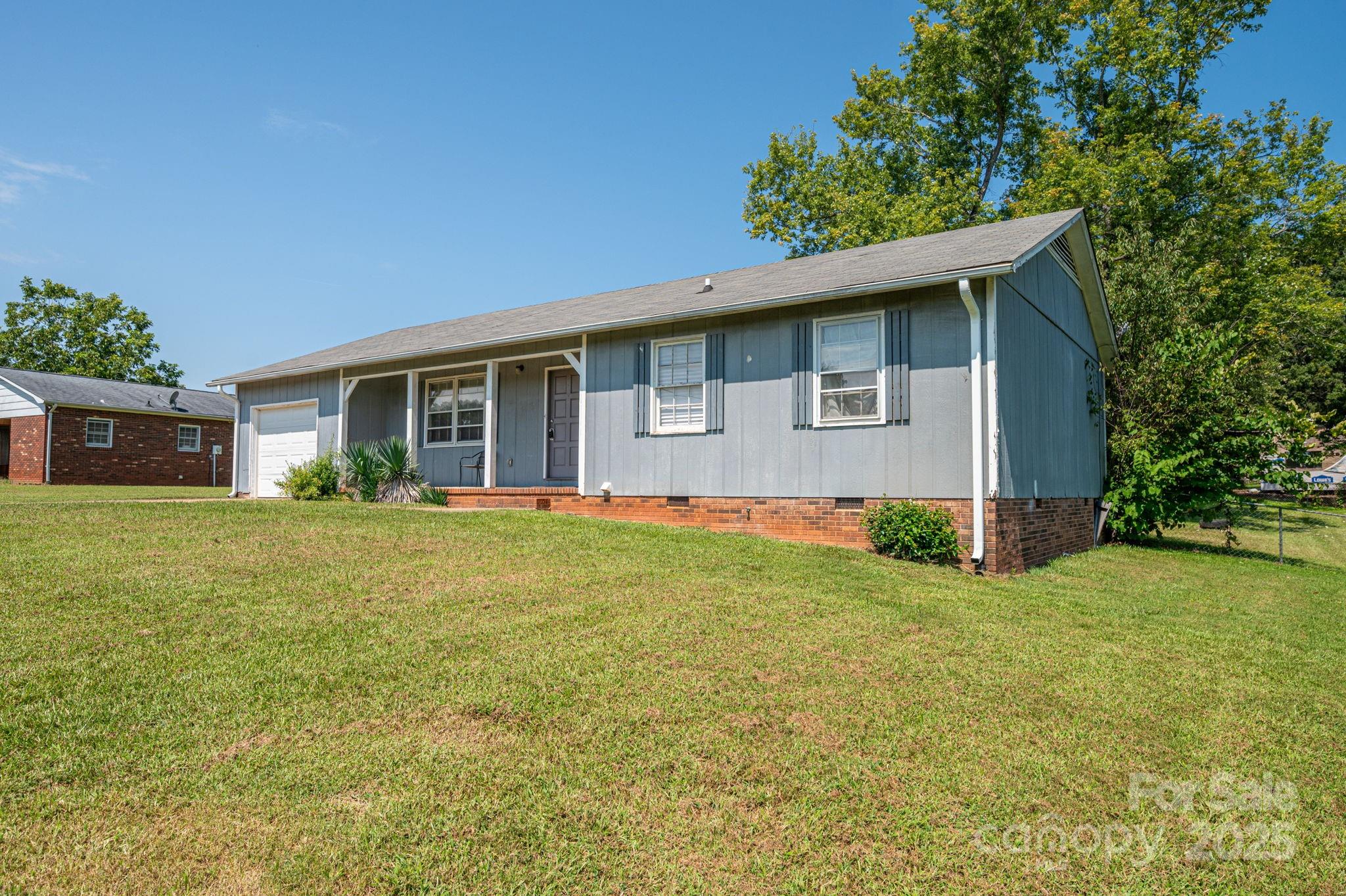 Property image 2 of 5706 Claridge Drive in Homestead, Hickory, NC 28602