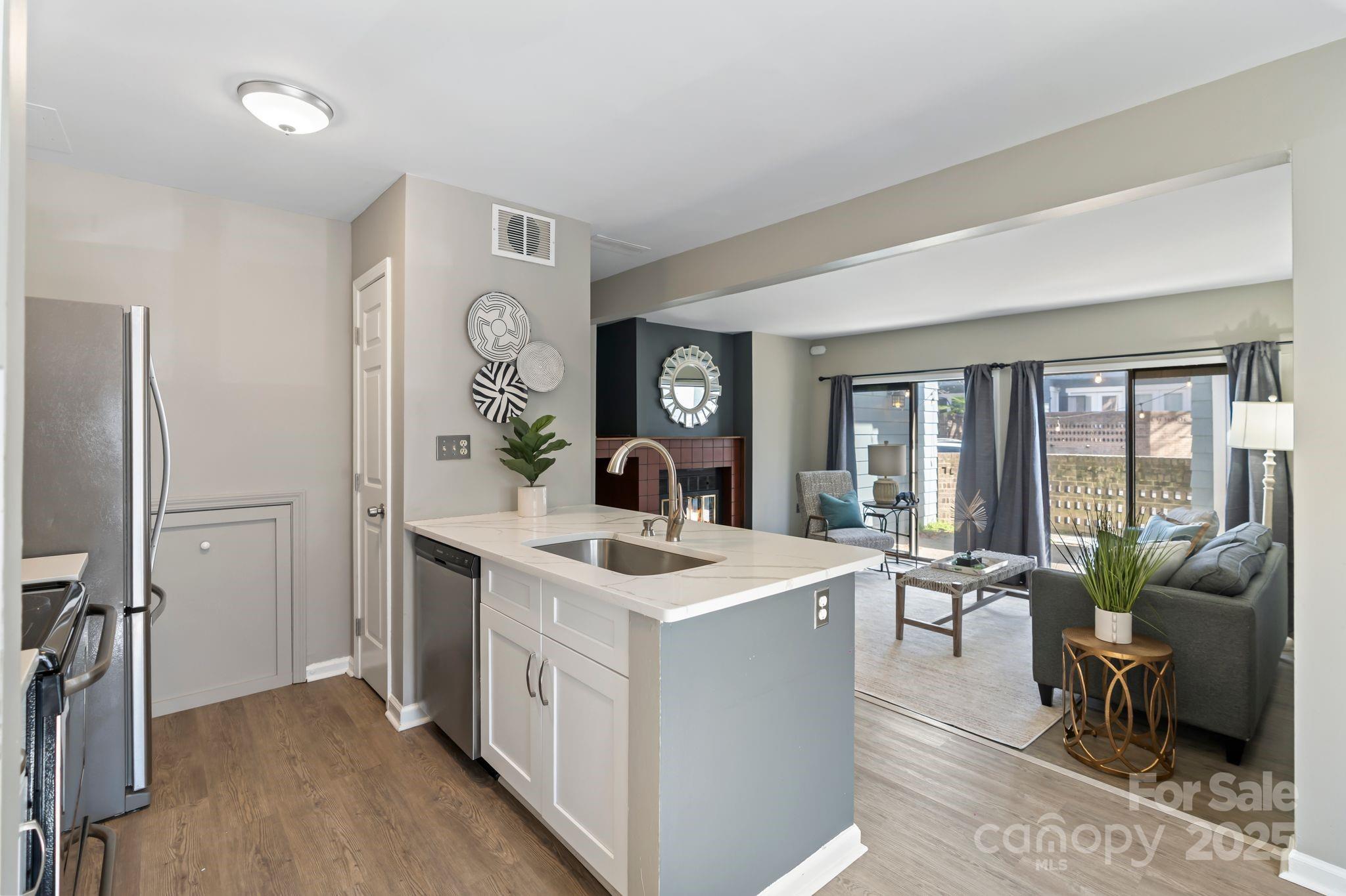 Property image 4 of 419 W 8th Street in Springfield Square, Charlotte, NC 28202