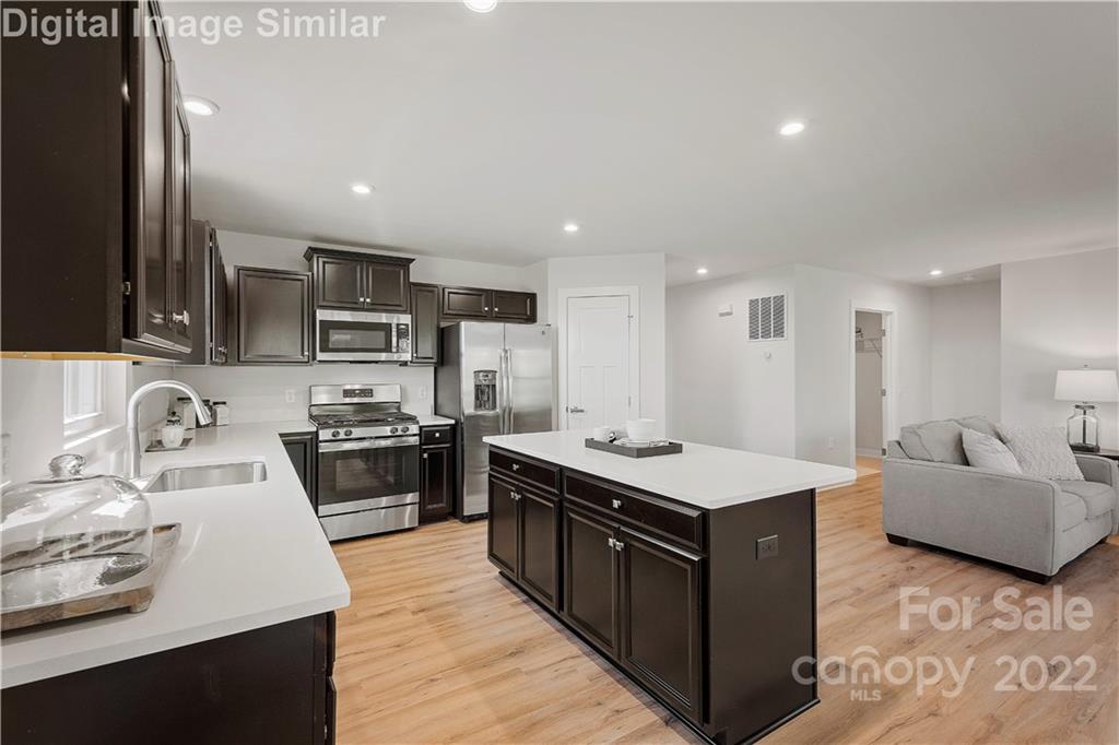 Property image 3 of 2104 Goldwood Drive in Woodgrove, Charlotte, NC 28215