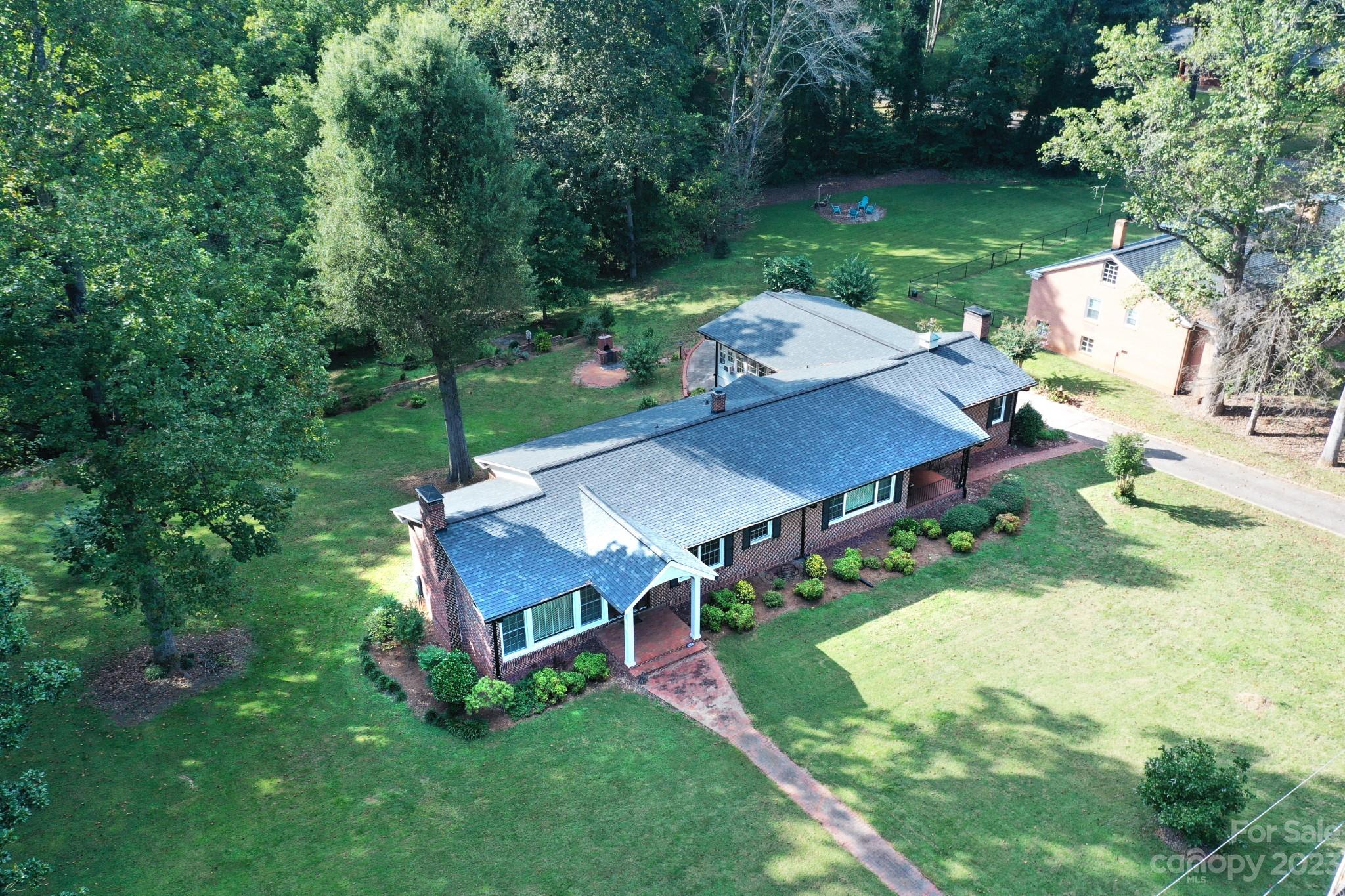 Property image 2 of 1318 Brentwood Drive in Dogwood Hills, Newton, NC 28658