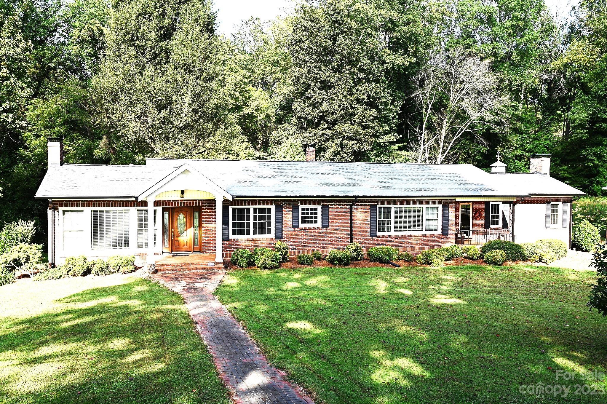Property image 3 of 1318 Brentwood Drive in Dogwood Hills, Newton, NC 28658