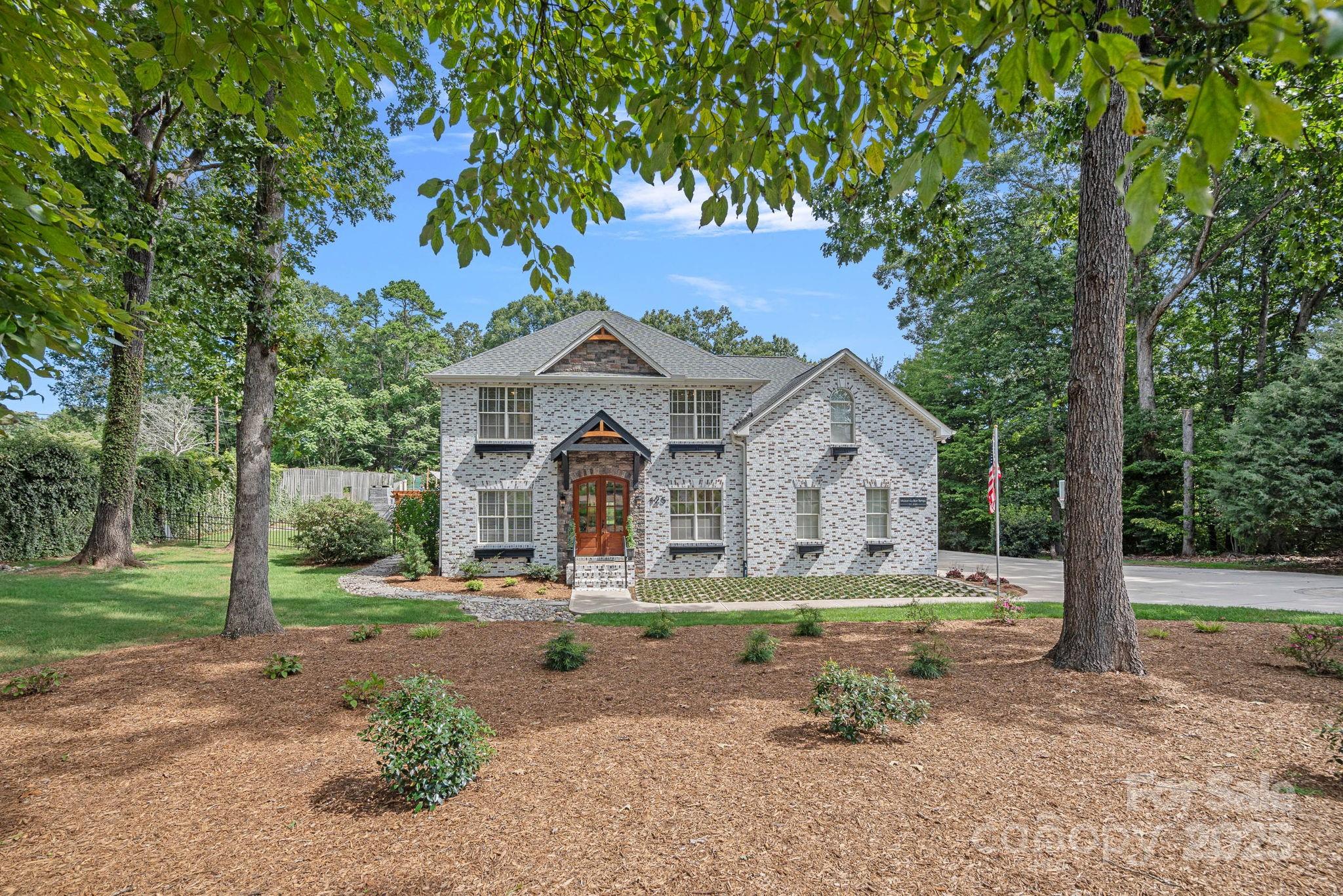 Property image 2 of 125 Woodstream Circle in Norman Woods, Mooresville, NC 28117