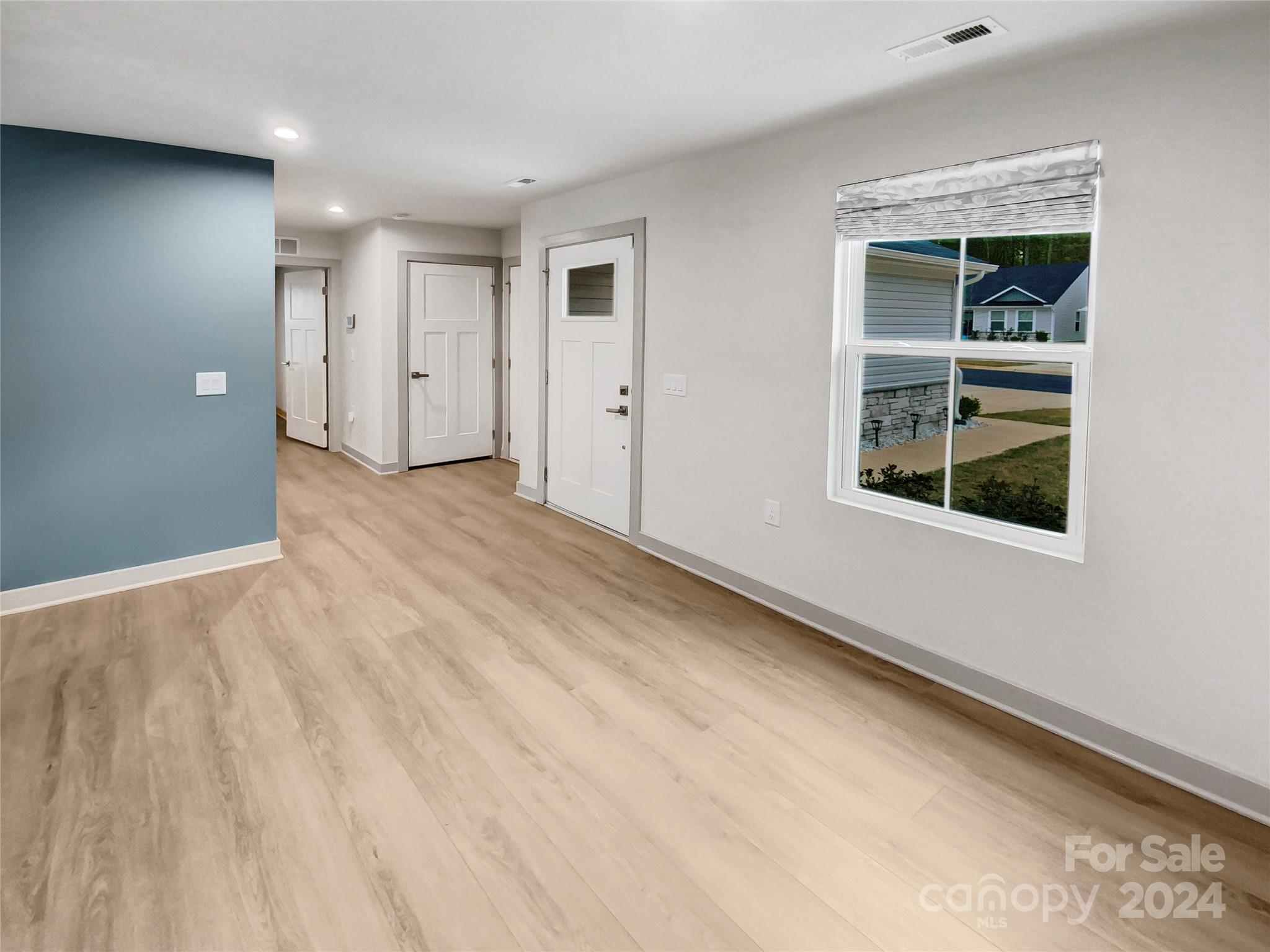Property image 4 of 2213 Goldwood Drive in Woodgrove, Charlotte, NC 28215