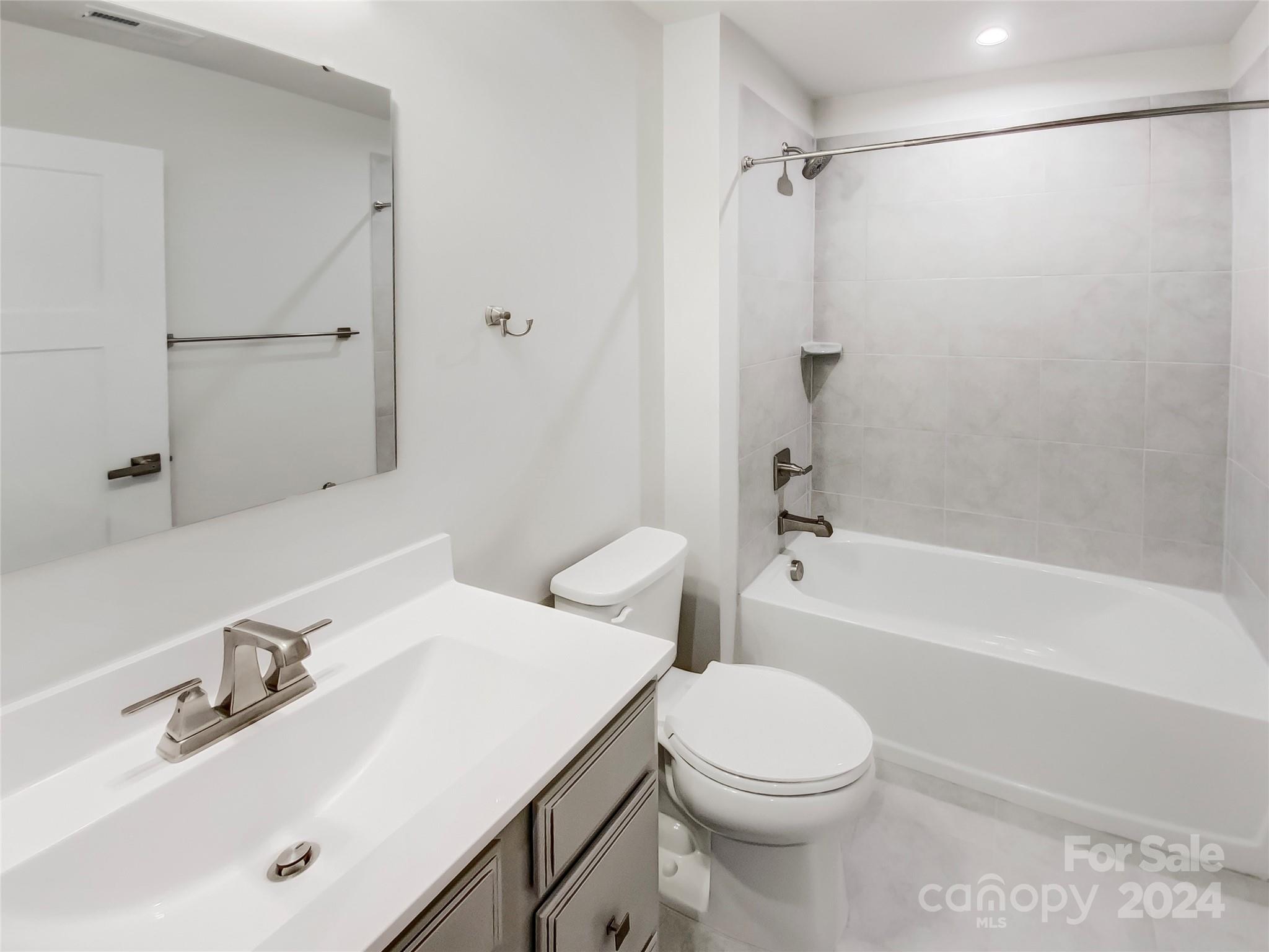 Property image 5 of 2213 Goldwood Drive in Woodgrove, Charlotte, NC 28215