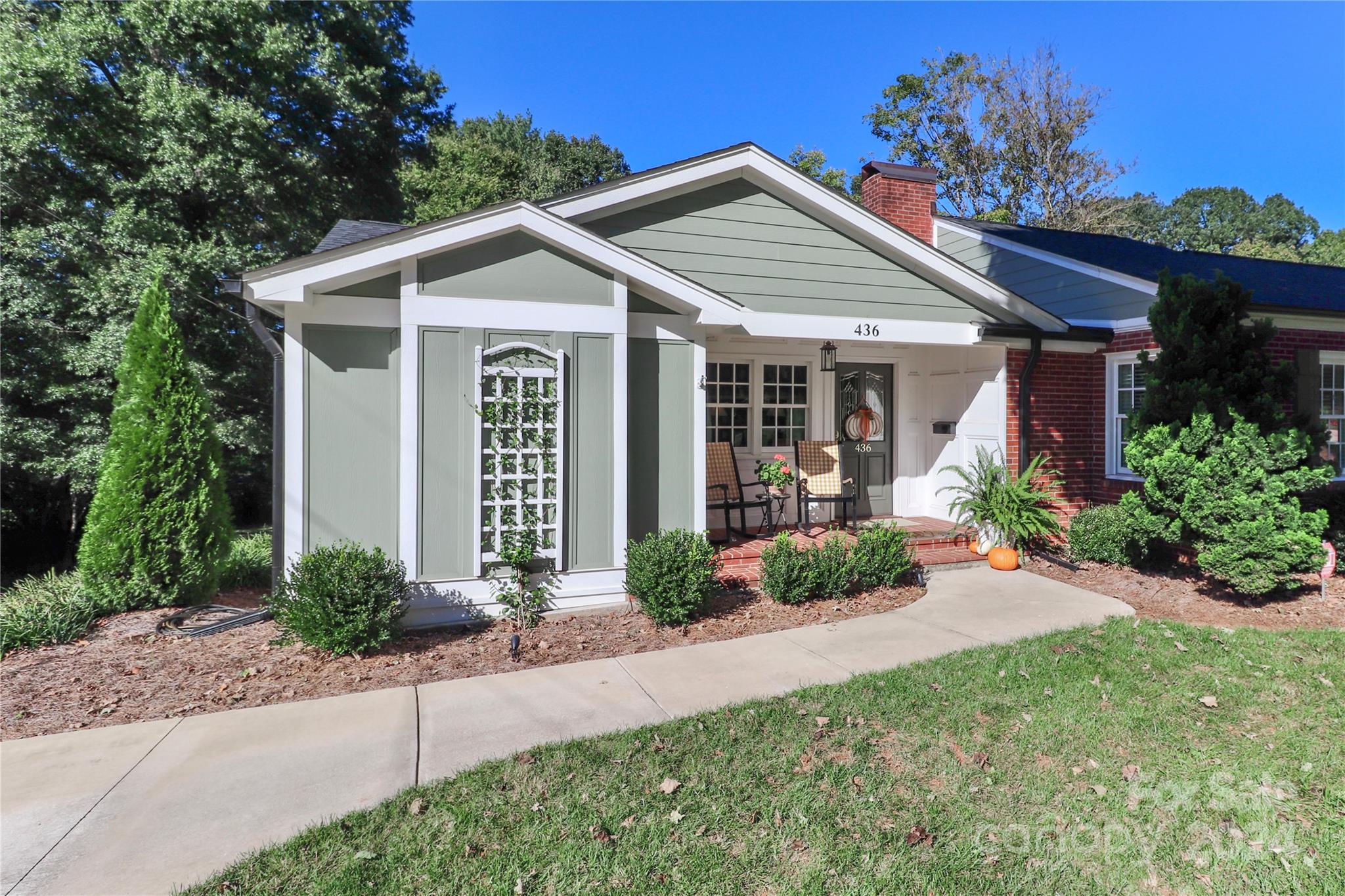 Property image 3 of 436 Summit Avenue in Oakland Heights, Statesville, NC 28677