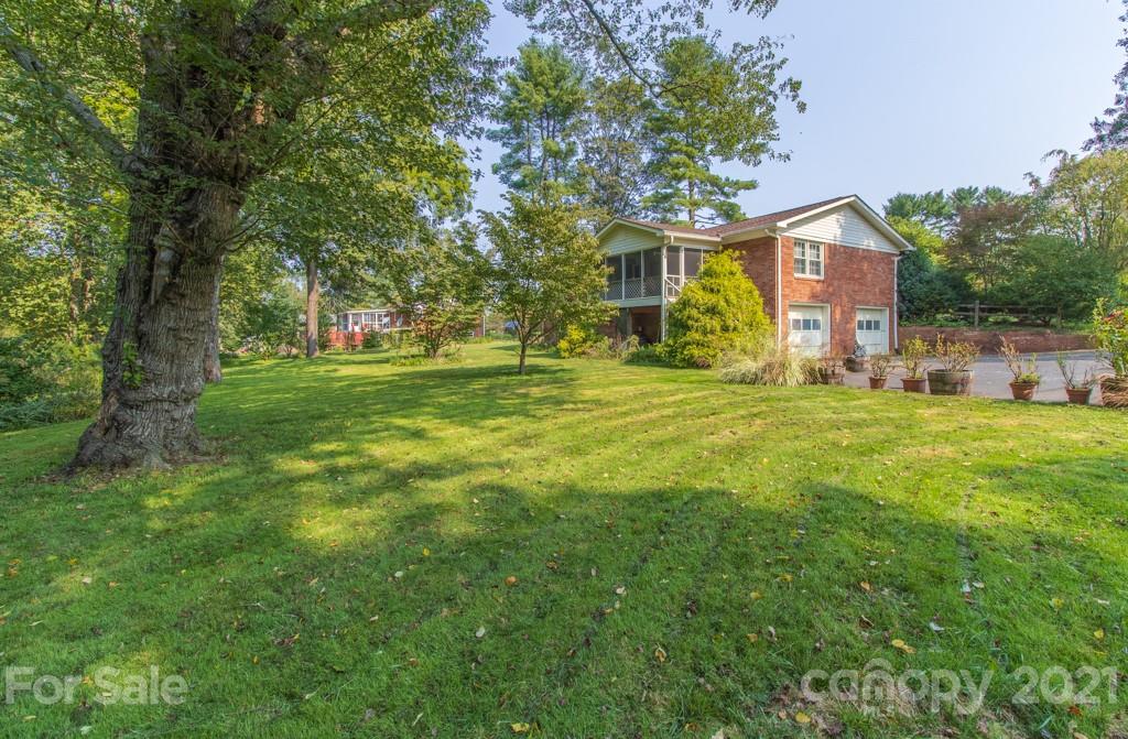 Property image 4 of 1655 Glenheath Drive in Heatherwood, Hendersonville, NC 28791