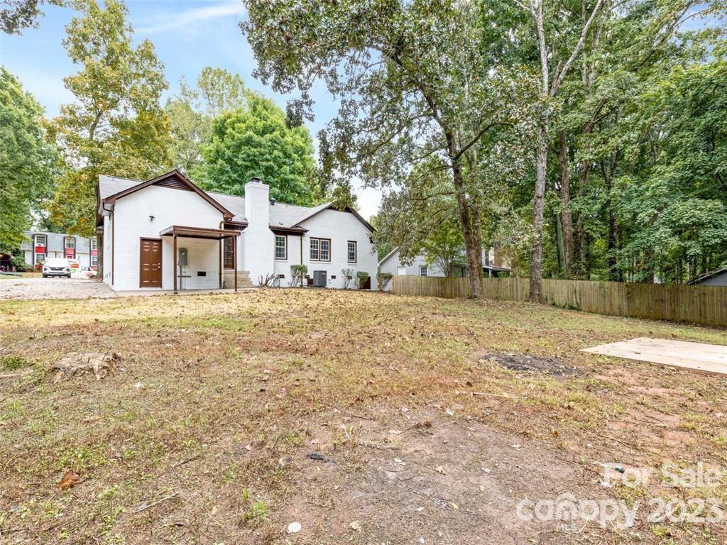 Property image 3 of 5745 Hollirose Drive in Birnam Woods, Charlotte, NC 28227