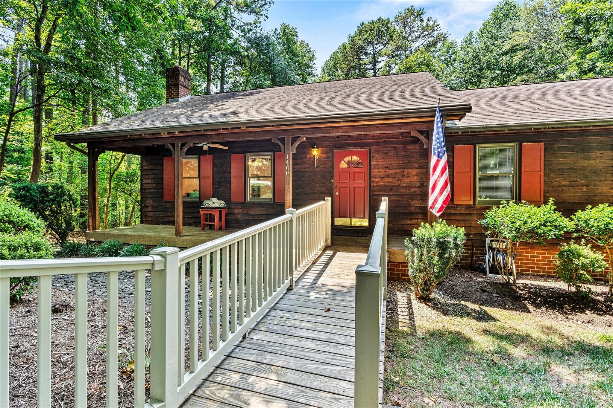 Property image 2 of 1408 Kensington Circle in NOTTINGHAM ESTATES, Newton, NC 28658