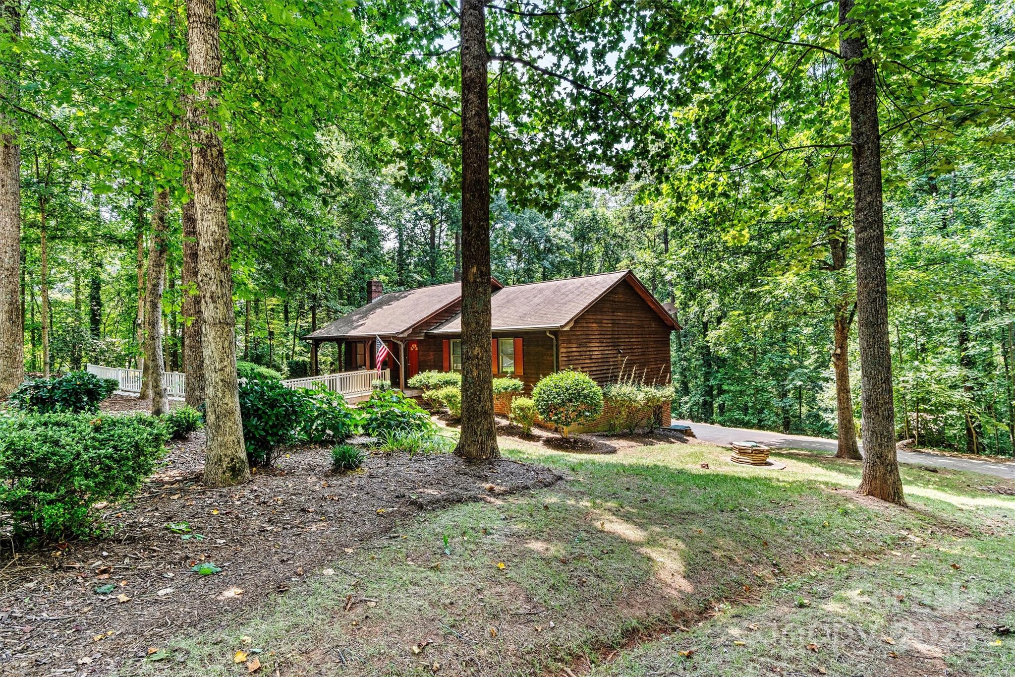 Property image 4 of 1408 Kensington Circle in NOTTINGHAM ESTATES, Newton, NC 28658
