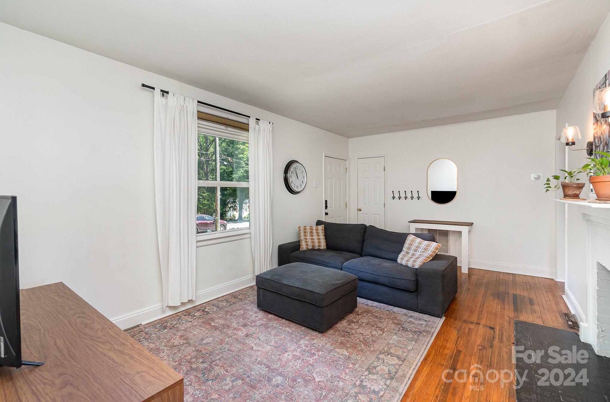 Property image 3 of 4236 Dinglewood Avenue in Howie Acres, Charlotte, NC 28205