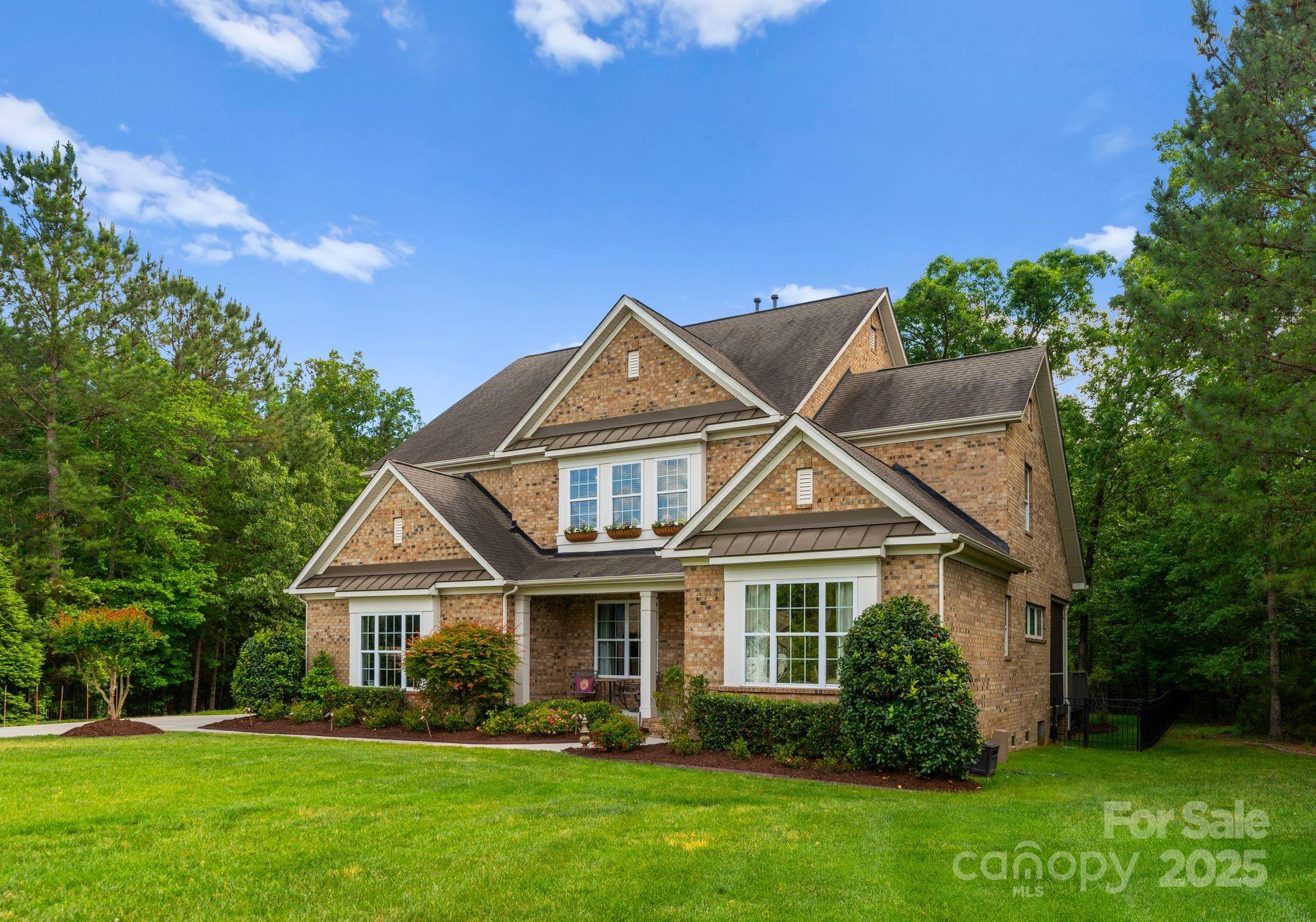 Property image 2 of 1410 Smoketree Court in Weddington Trace, Waxhaw, NC 28173