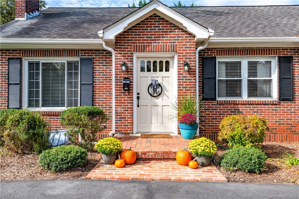 Property image 2 of 731 9th Street in OAKWOOD TERRACE, Hickory, NC 28601