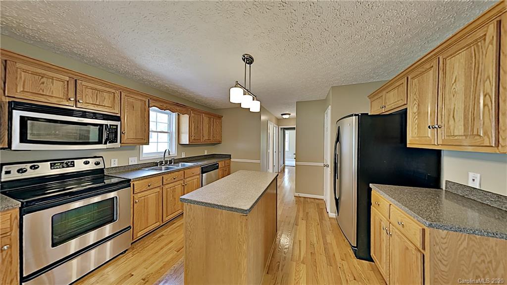 Property image 4 of 1023 Thistle Court in Walnut Creek, Newton, NC 28658