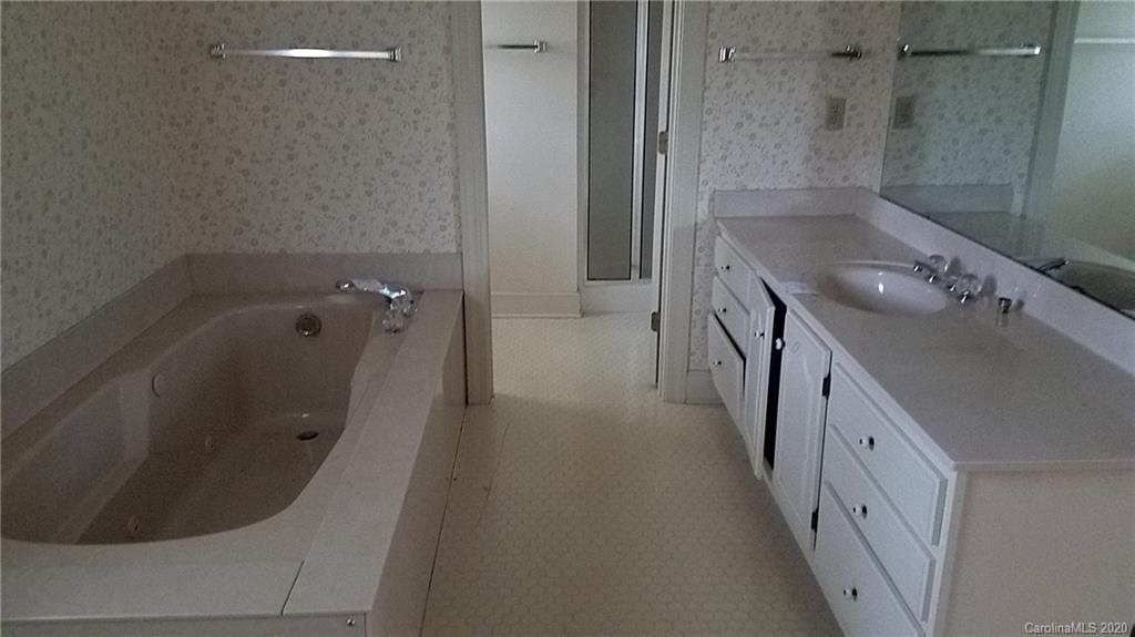 Property image 2 of 105 Arrow Place in Timber Creek, Hendersonville, NC 28739