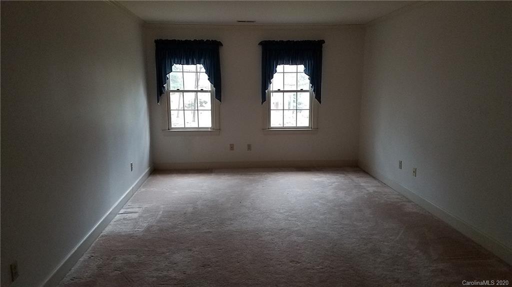 Property image 3 of 105 Arrow Place in Timber Creek, Hendersonville, NC 28739