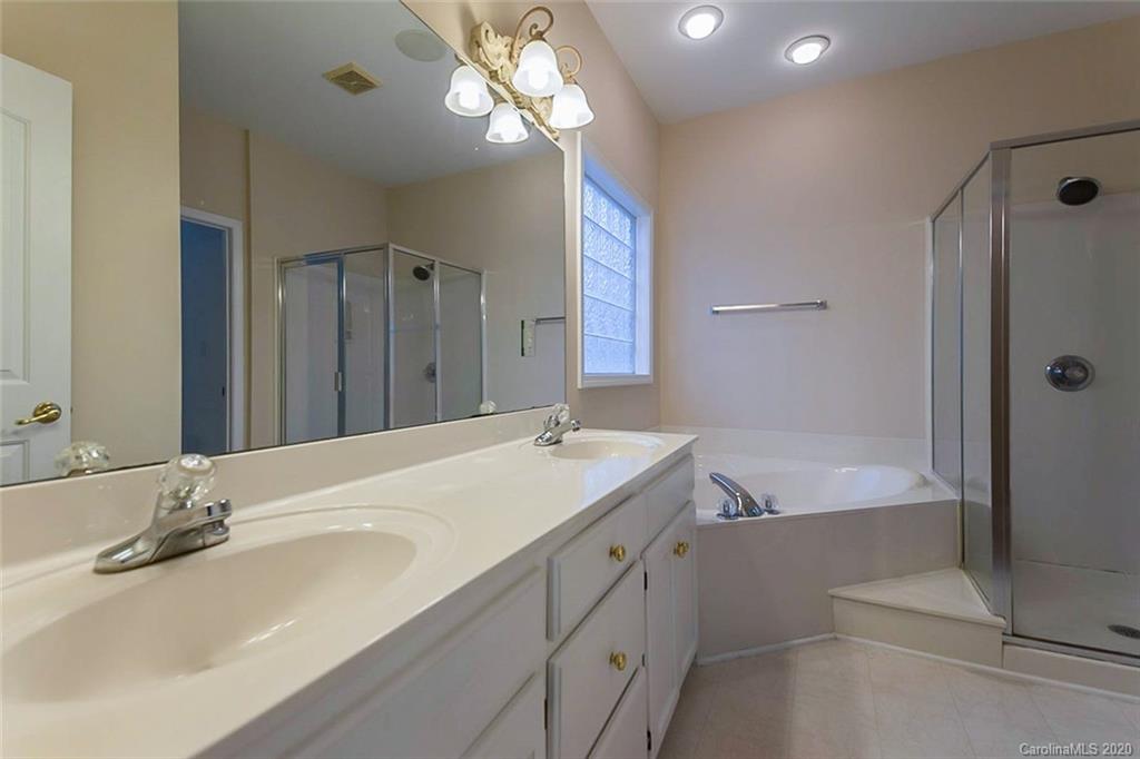 Property image 4 of 2602 Firethorn Court in Cypress Pointe, Gastonia, NC 28056