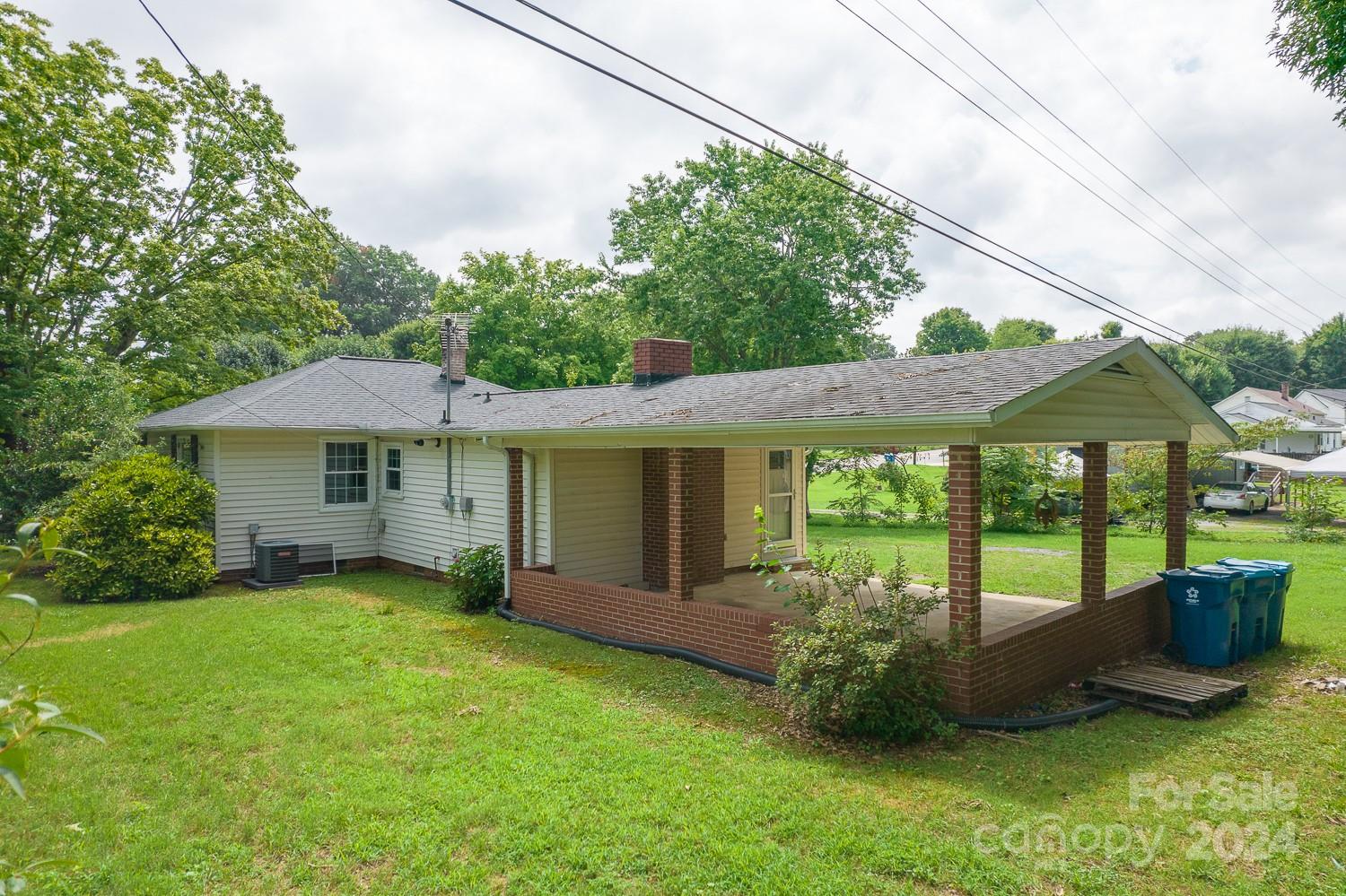 Property image 5 of 139 34th Street in Homestead, Hickory, NC 28601