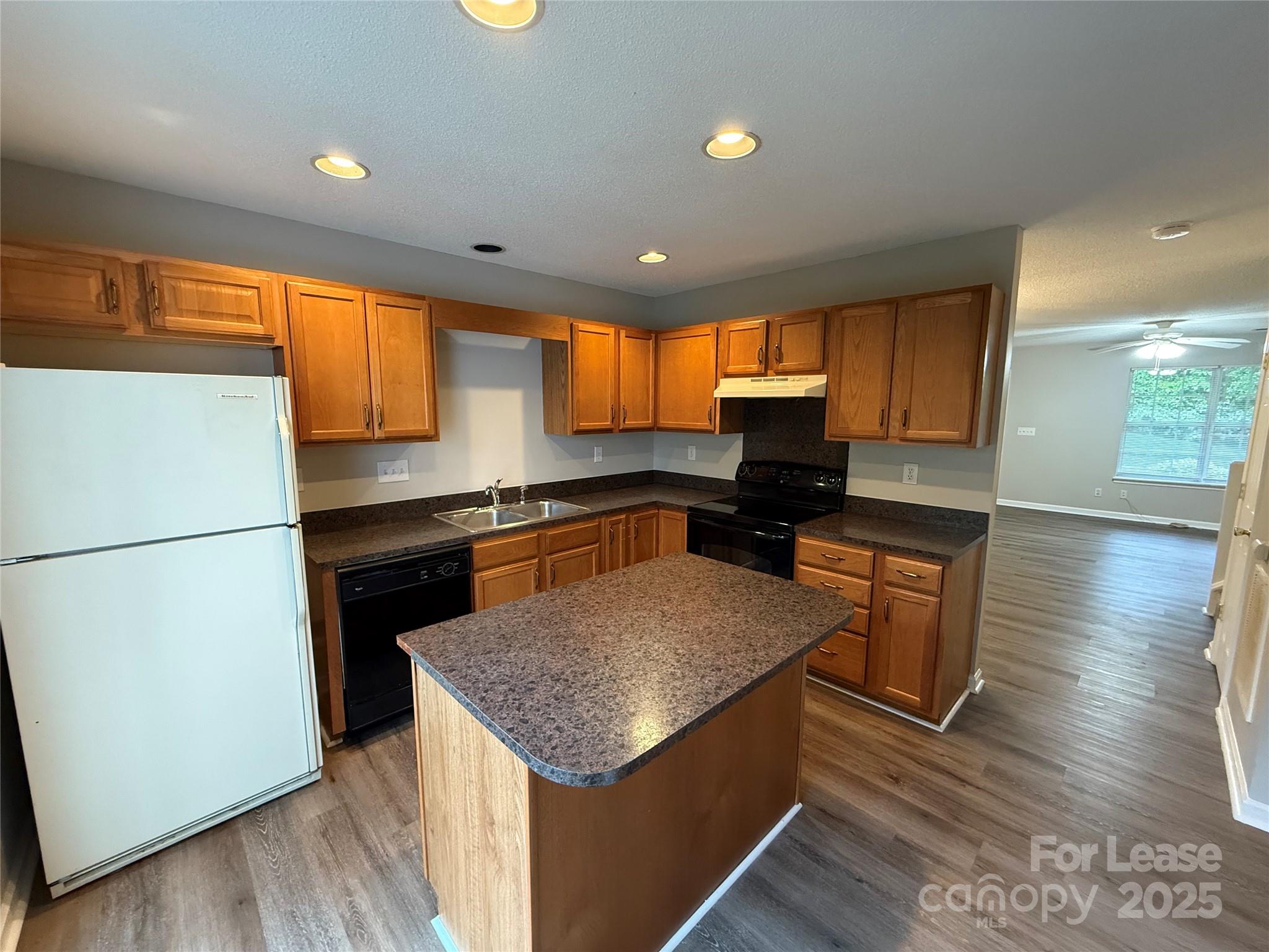 Property image 3 of 3111 Summercroft Lane in Rossmore, Charlotte, NC 28269