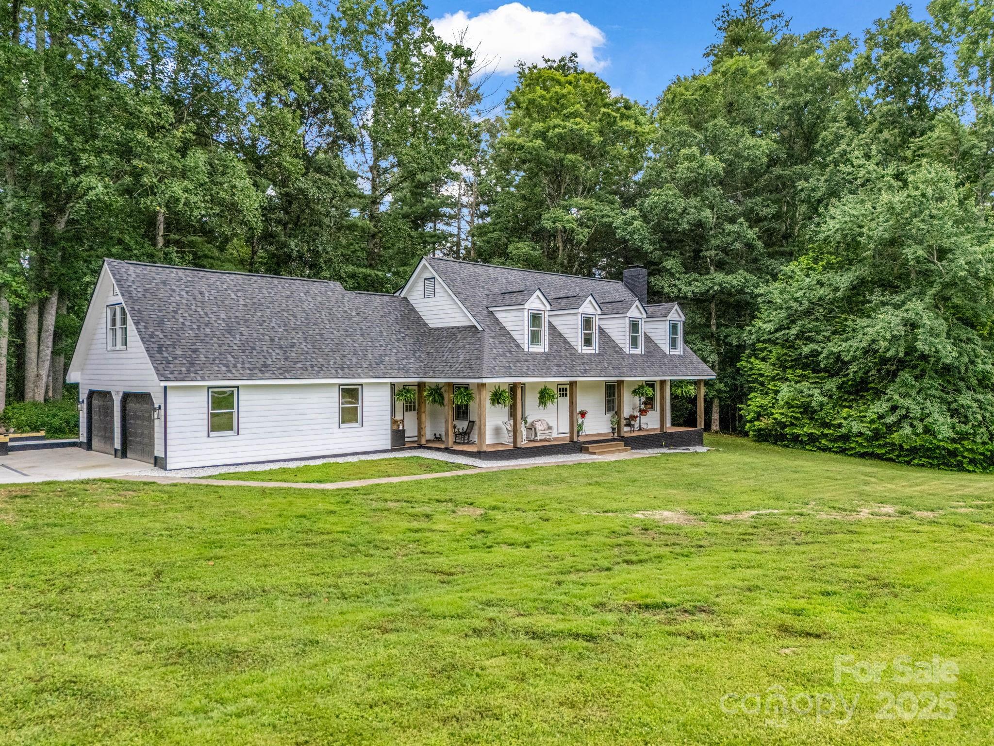 Property image 2 of 213 Raintree Drive in Tamarac, Hendersonville, NC 28791