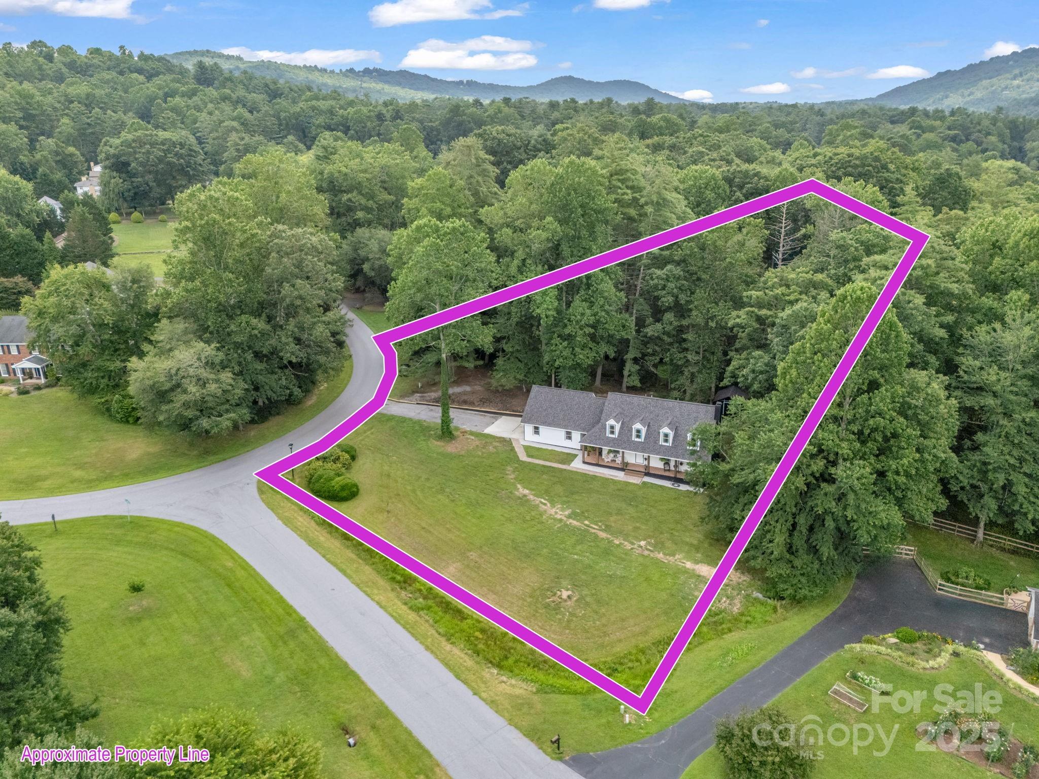 Property image 3 of 213 Raintree Drive in Tamarac, Hendersonville, NC 28791