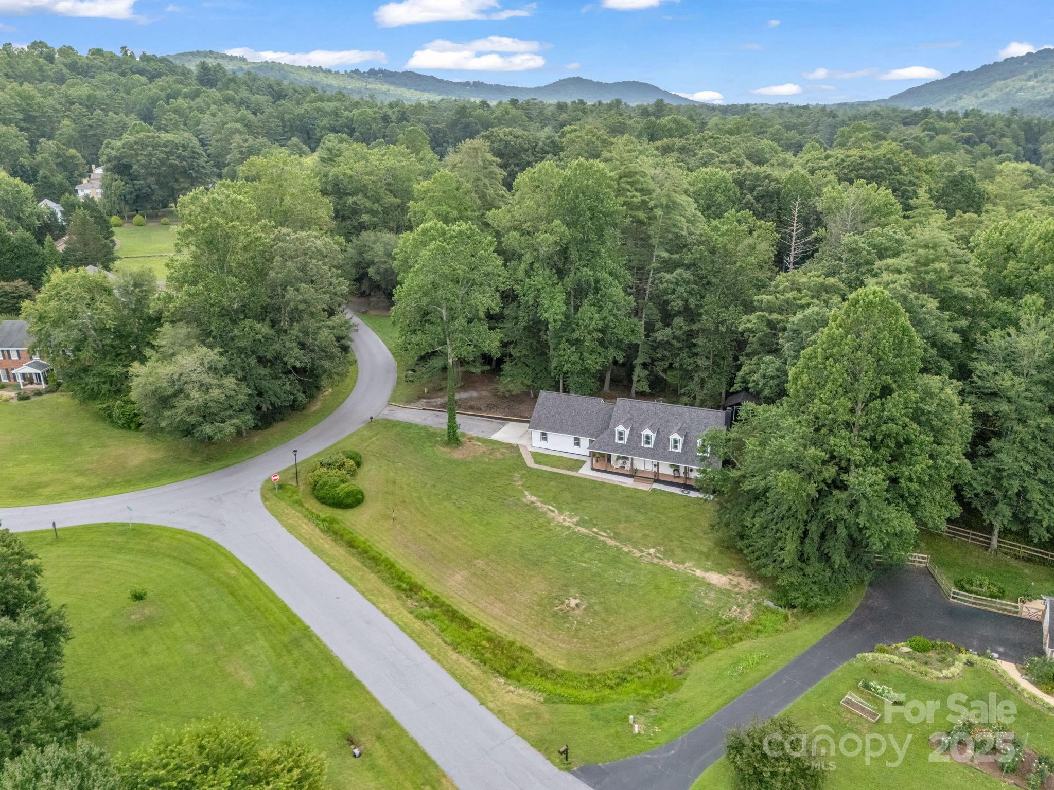 Property image 4 of 213 Raintree Drive in Tamarac, Hendersonville, NC 28791