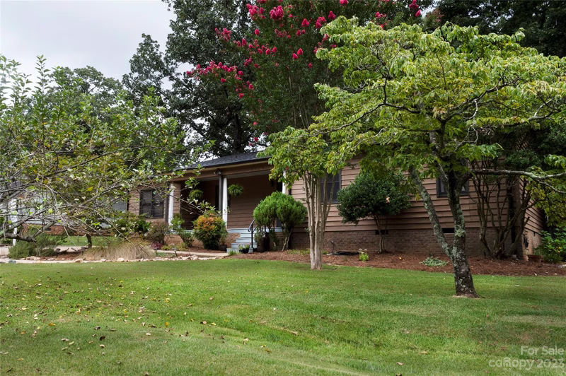 Property image 2 at 1718 Magnum Road, Hickory, NC 28602