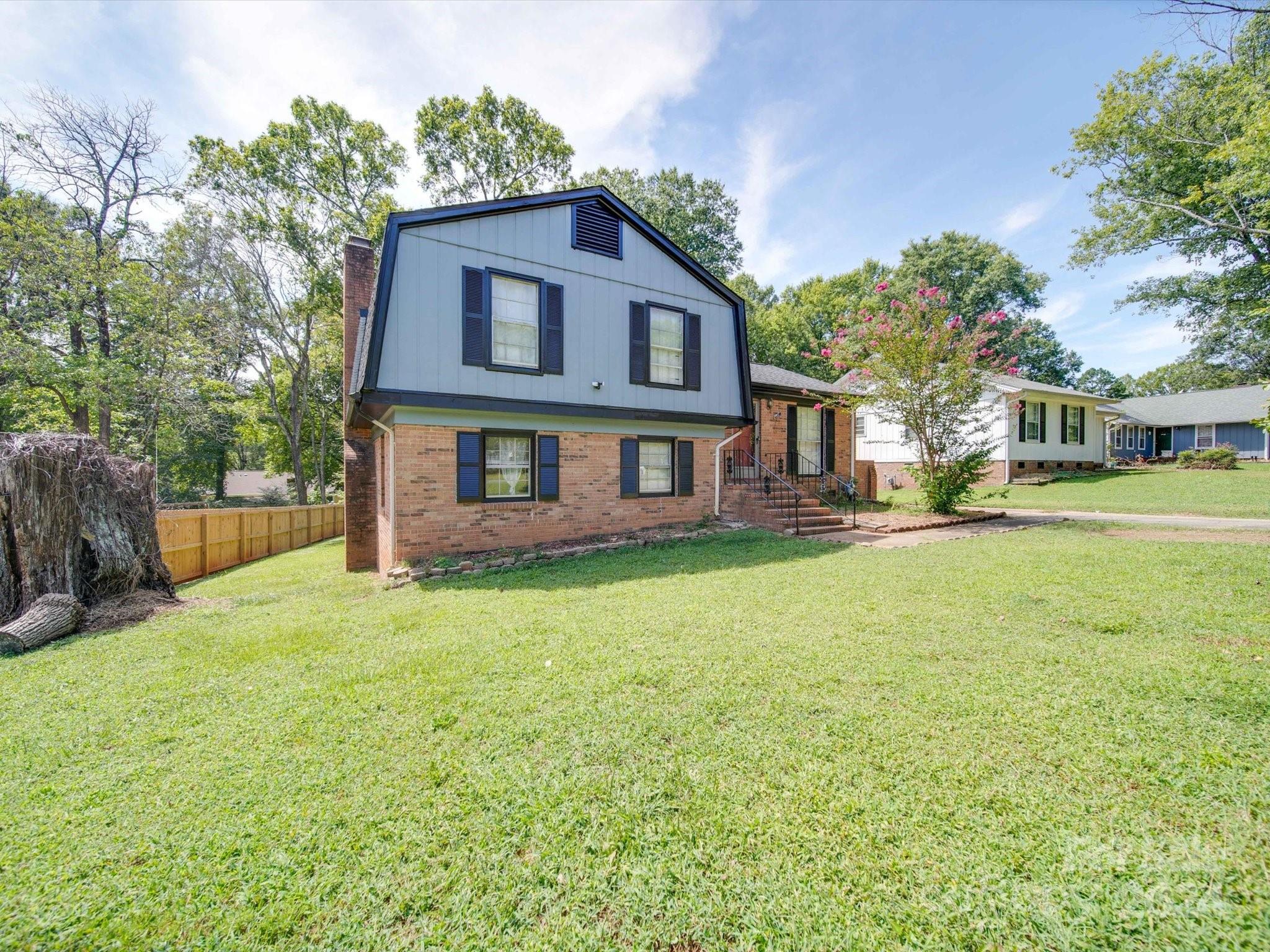 Property image 2 of 9430 Stately Oak Lane in Timber Creek, Mint Hill, NC 28227